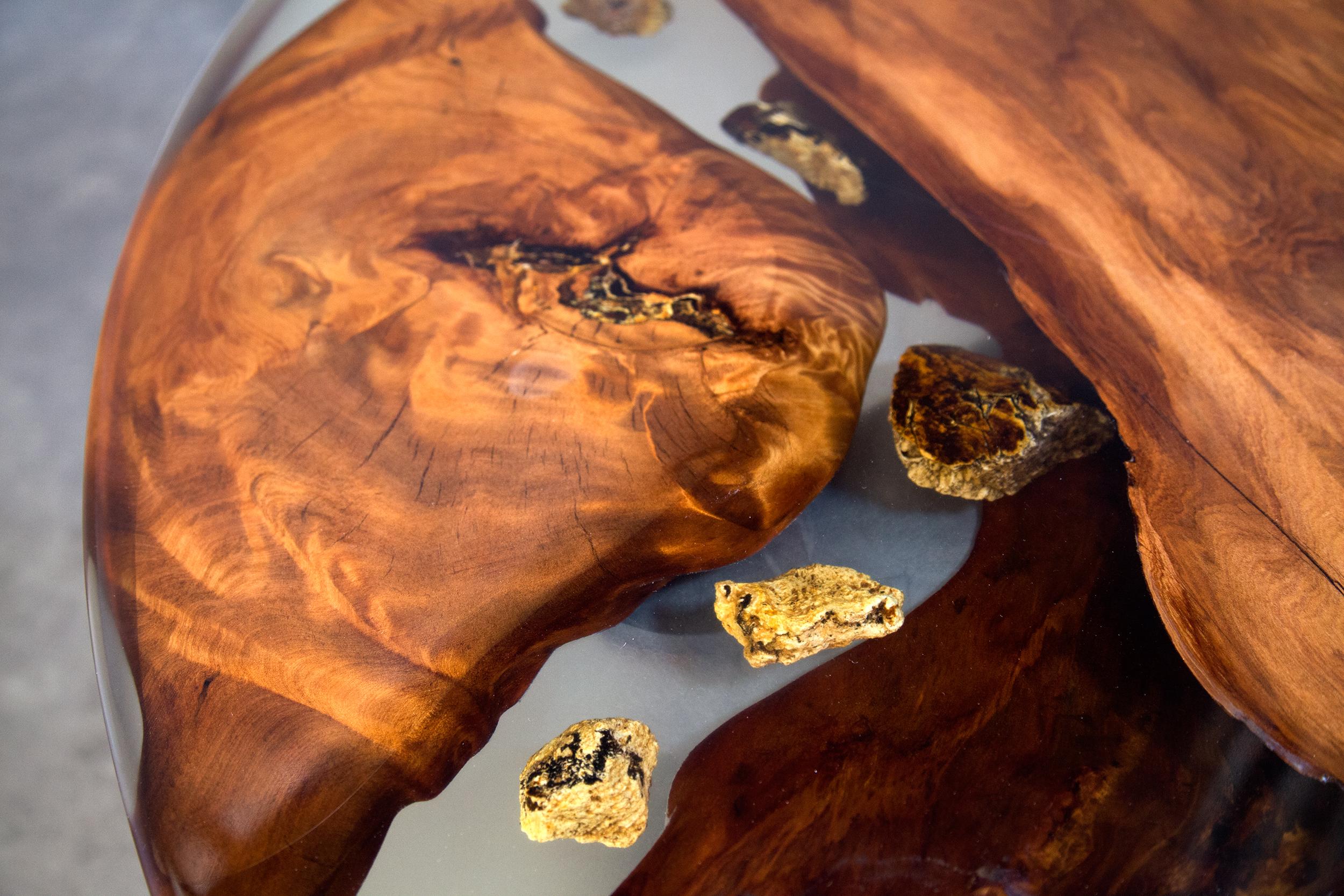 Kauri Round Dining Table in Solid Ancient Kauri Wood For Sale 5