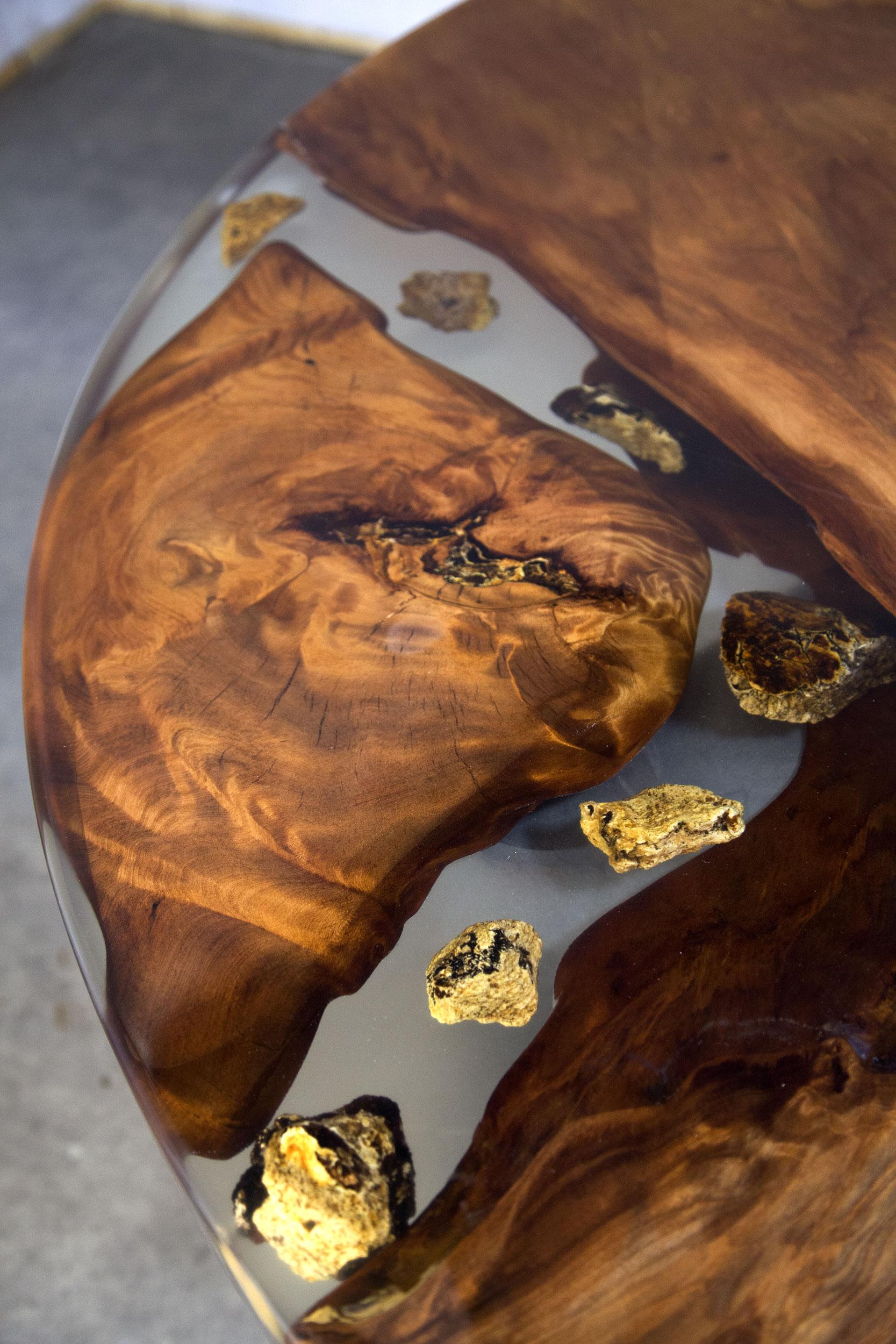 Kauri Round Dining Table in Solid Ancient Kauri Wood For Sale 6