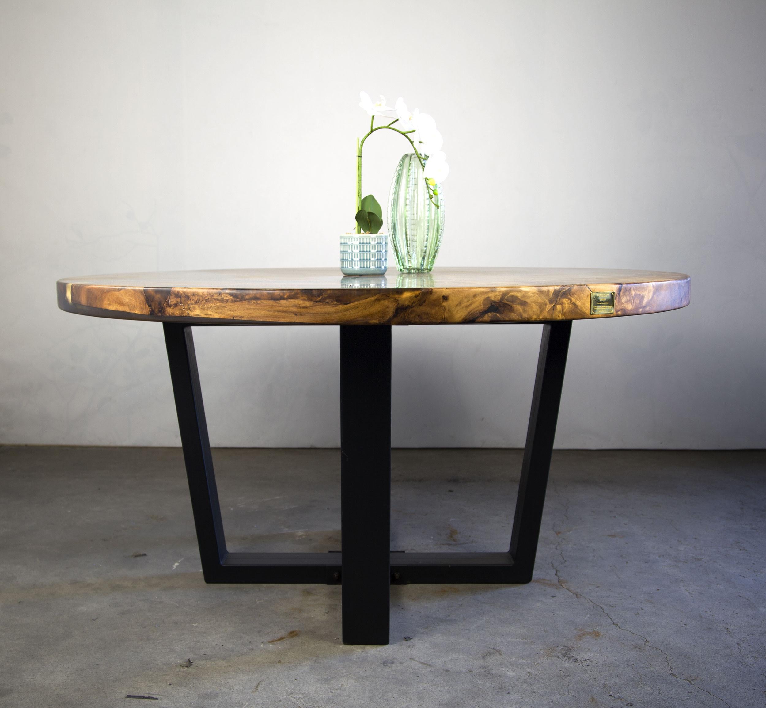 Kauri Round Dining Table in Solid Ancient Kauri Wood For Sale 8