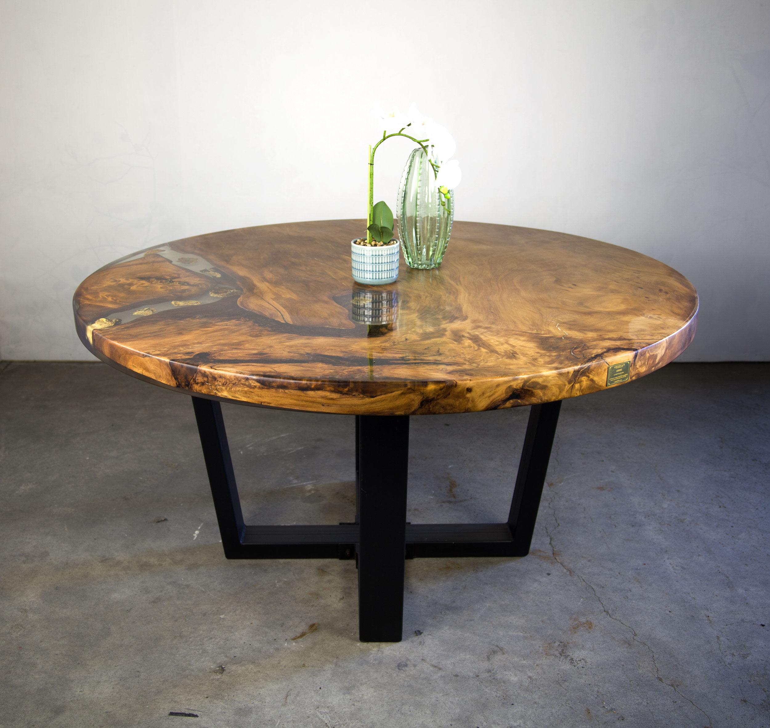 Kauri Round Dining Table in Solid Ancient Kauri Wood For Sale 9