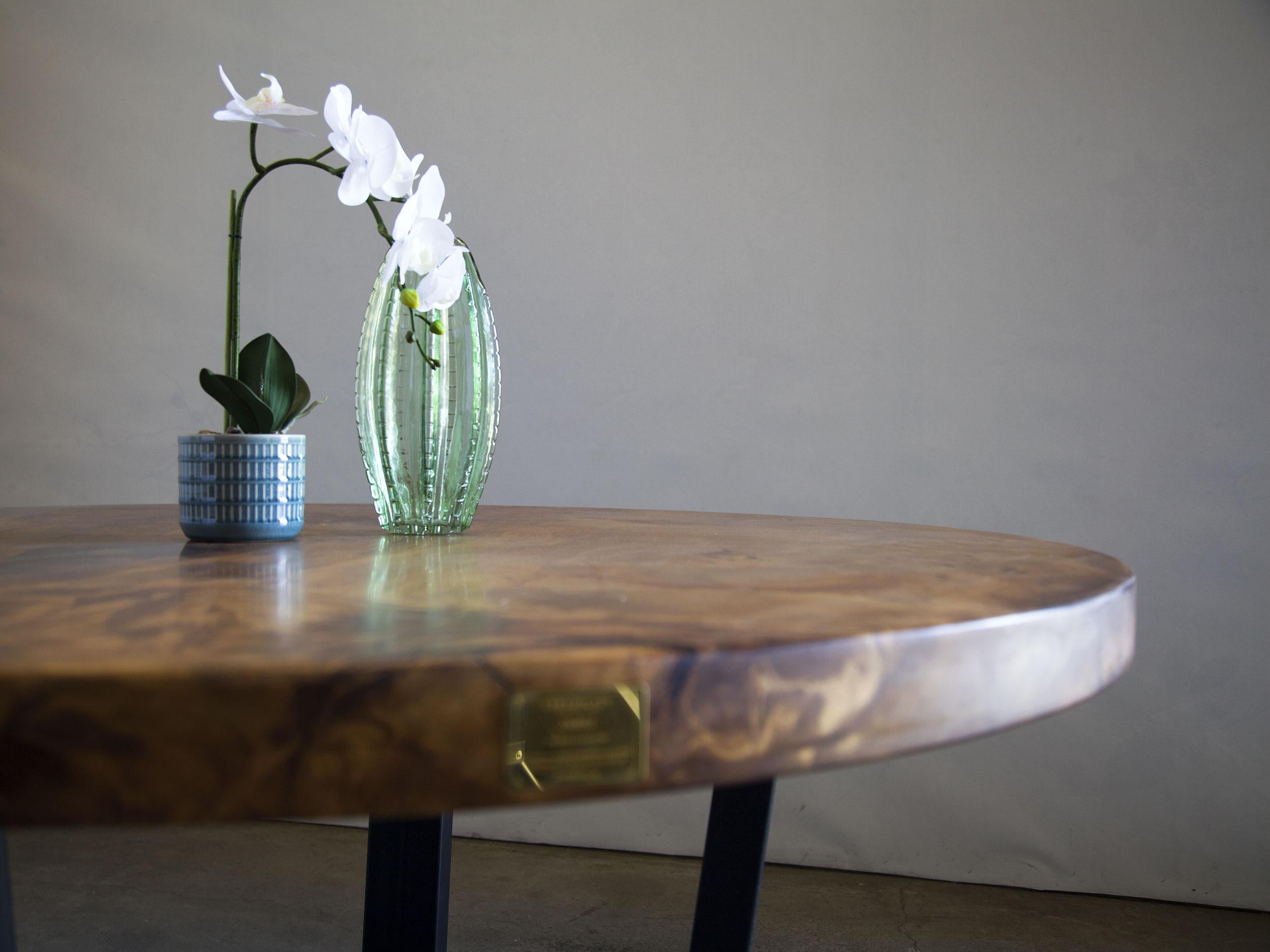 Kauri Round Dining Table in Solid Ancient Kauri Wood For Sale 10