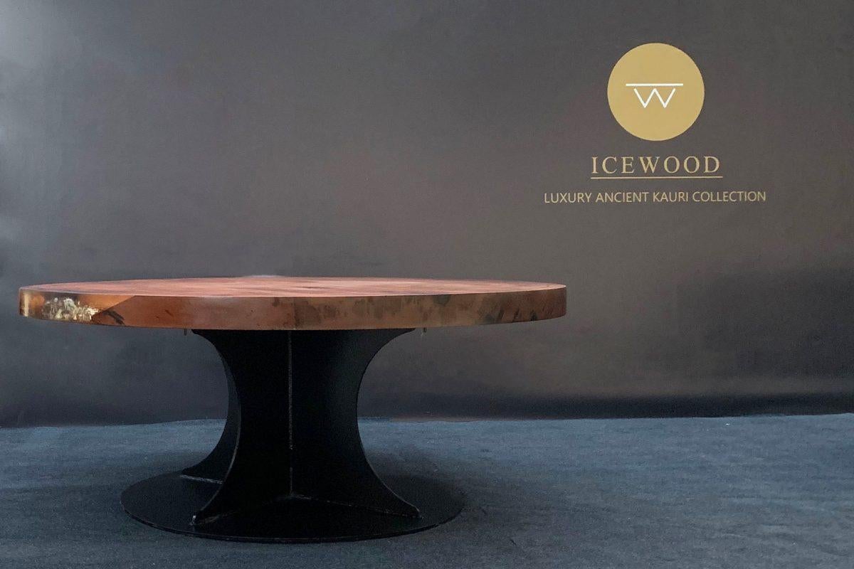 Nouvelle-Zélande Table de salle à manger ronde Kauri en bois massif de Kauri ancien en vente