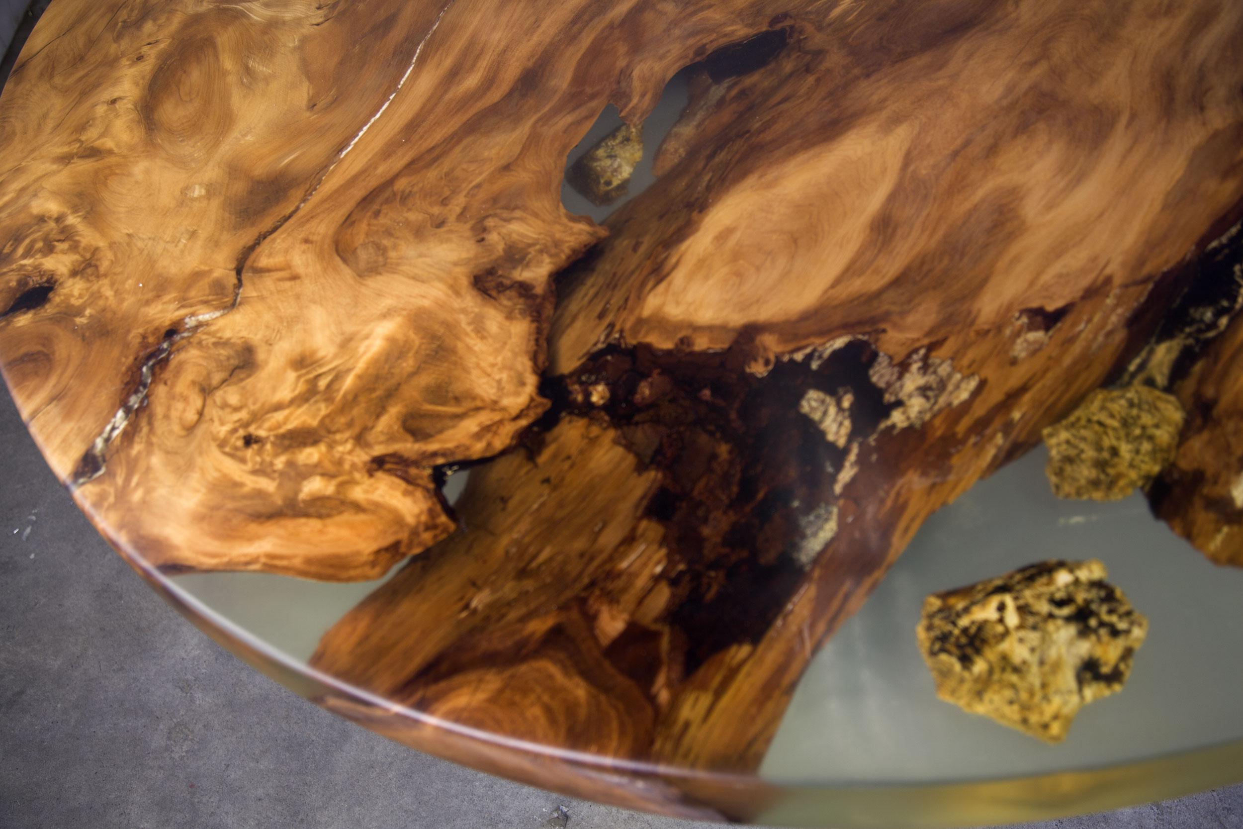 Kauri Round Dining Table in Solid Ancient Kauri Wood In New Condition For Sale In Kumeu, NZ