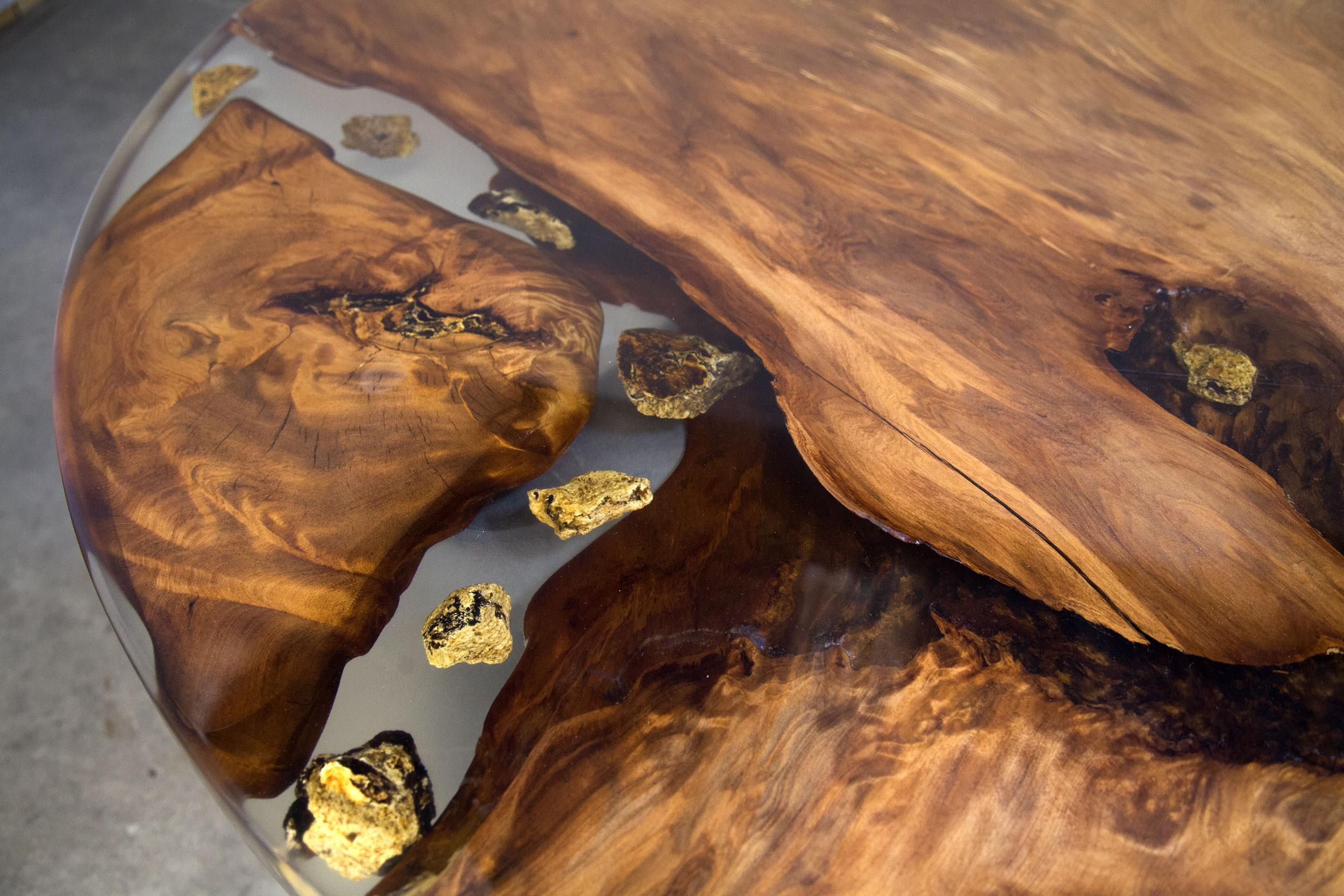 Kauri Round Dining Table in Solid Ancient Kauri Wood In New Condition For Sale In Kumeu, NZ
