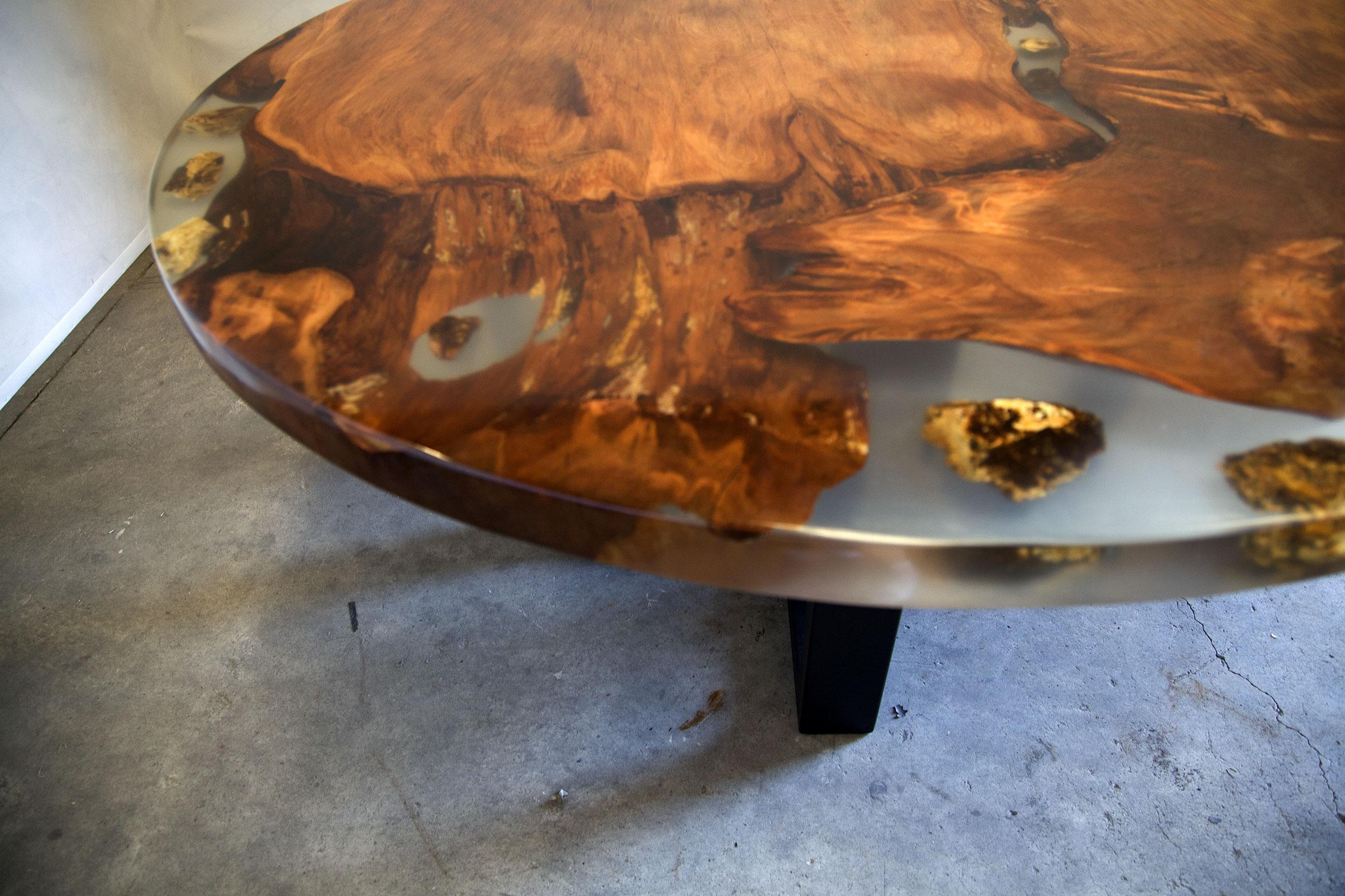 Kauri Round Dining Table in Solid Ancient Kauri Wood In New Condition For Sale In Kumeu, NZ