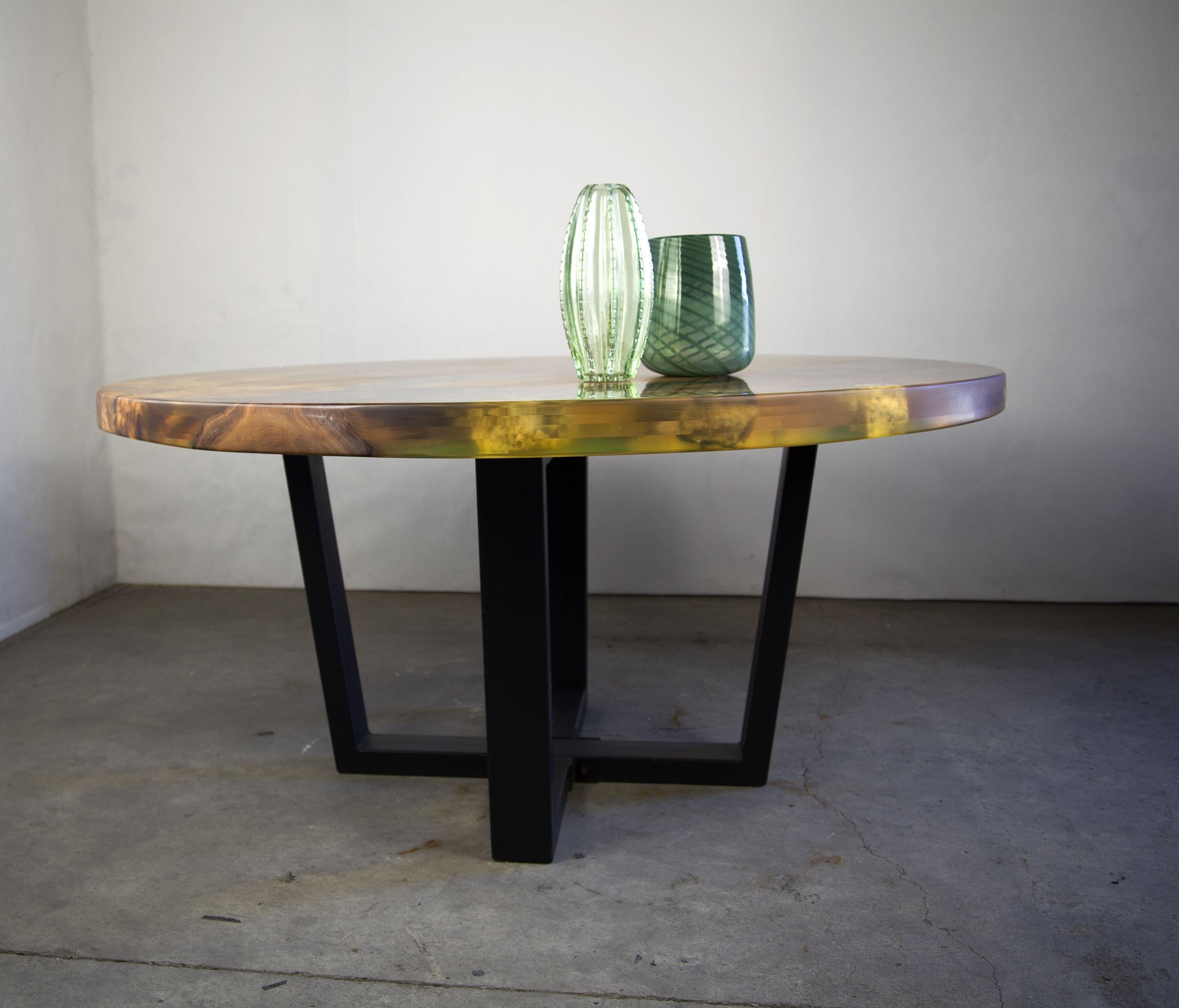 Kauri Round Dining Table in Solid Ancient Kauri Wood For Sale 1