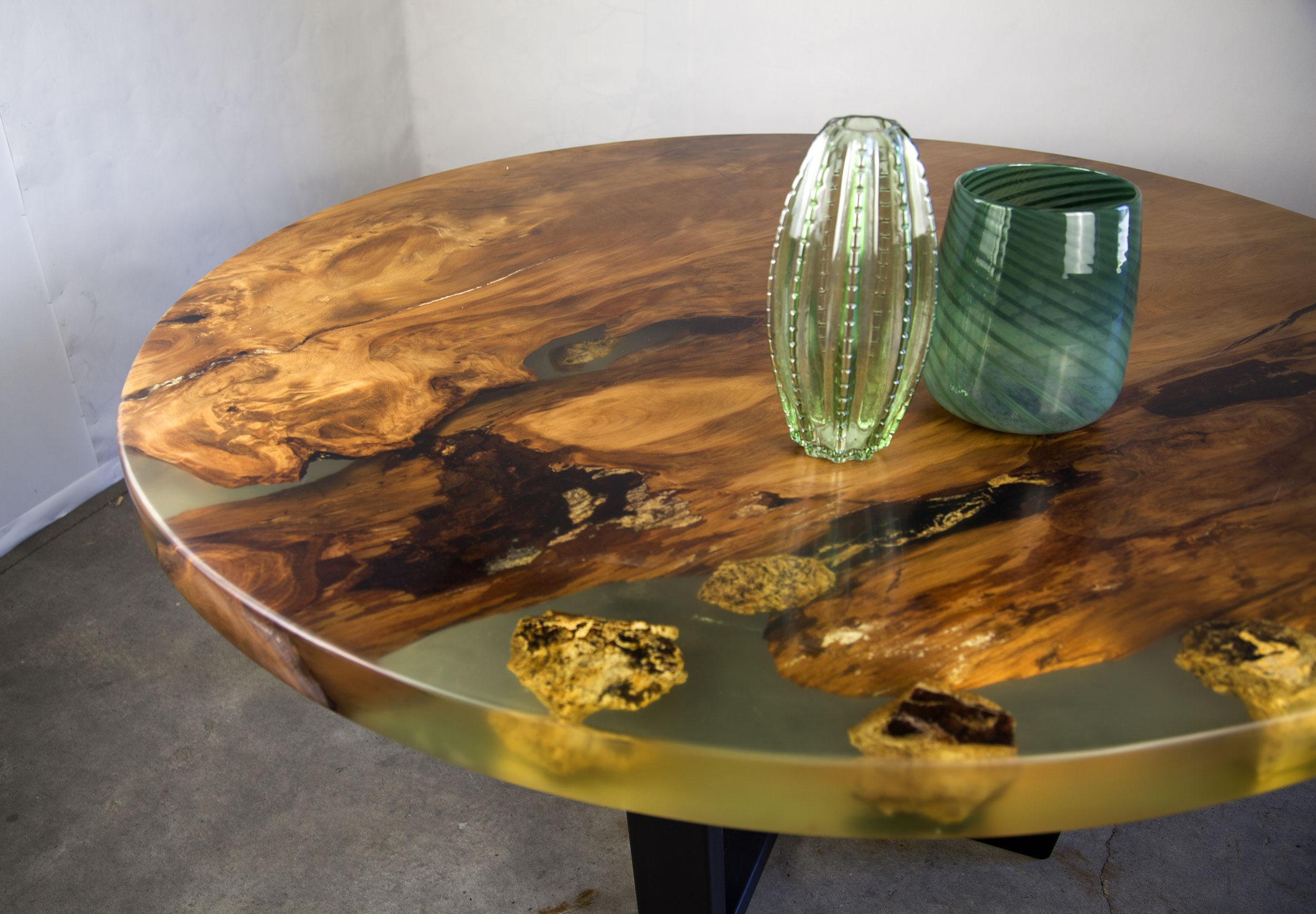 Kauri Round Dining Table in Solid Ancient Kauri Wood For Sale 2