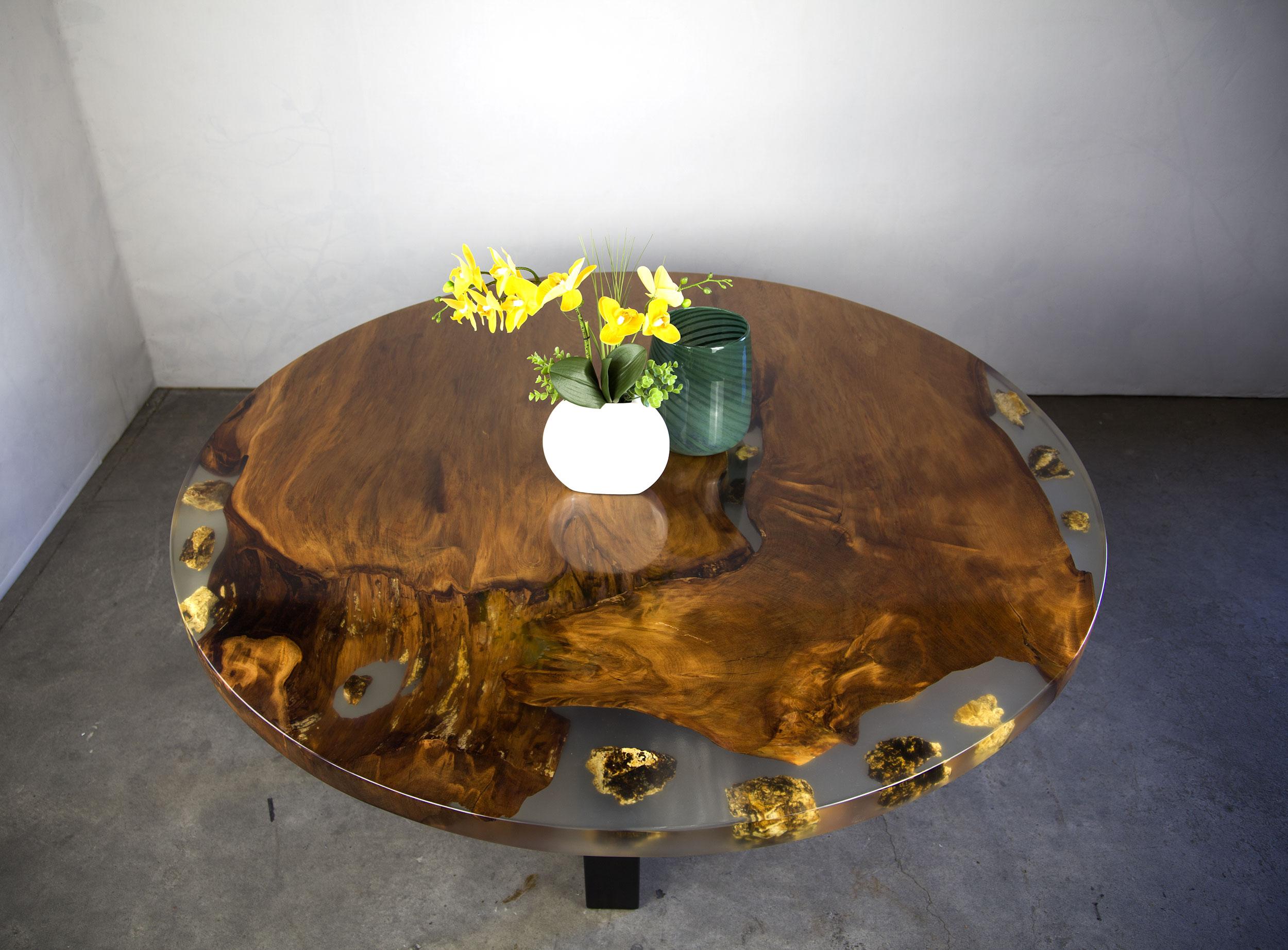 Kauri Round Dining Table in Solid Ancient Kauri Wood For Sale 1