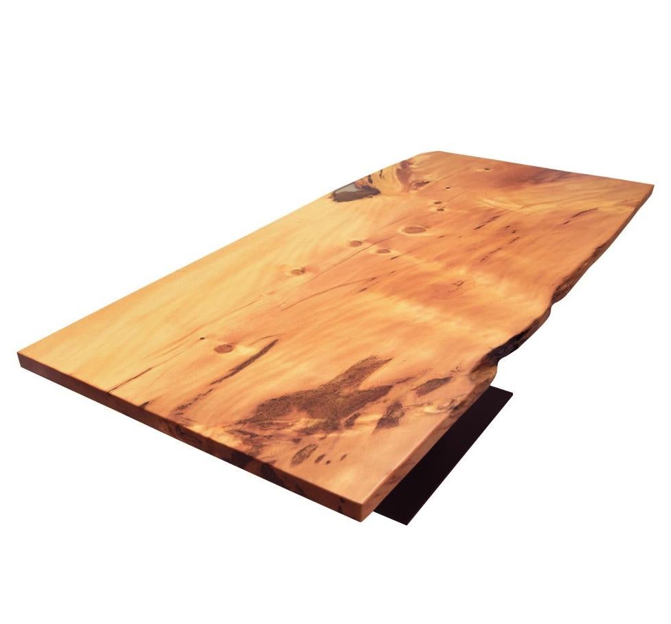 Dining table Kauri wood with solid Kauri wood top with 
resin. Top is a mixed of light wood and wood with knots
and with lightly darker wooden parts. With high technology 
resin part on one side of the top. With precatalyzed matt 
varnish finish