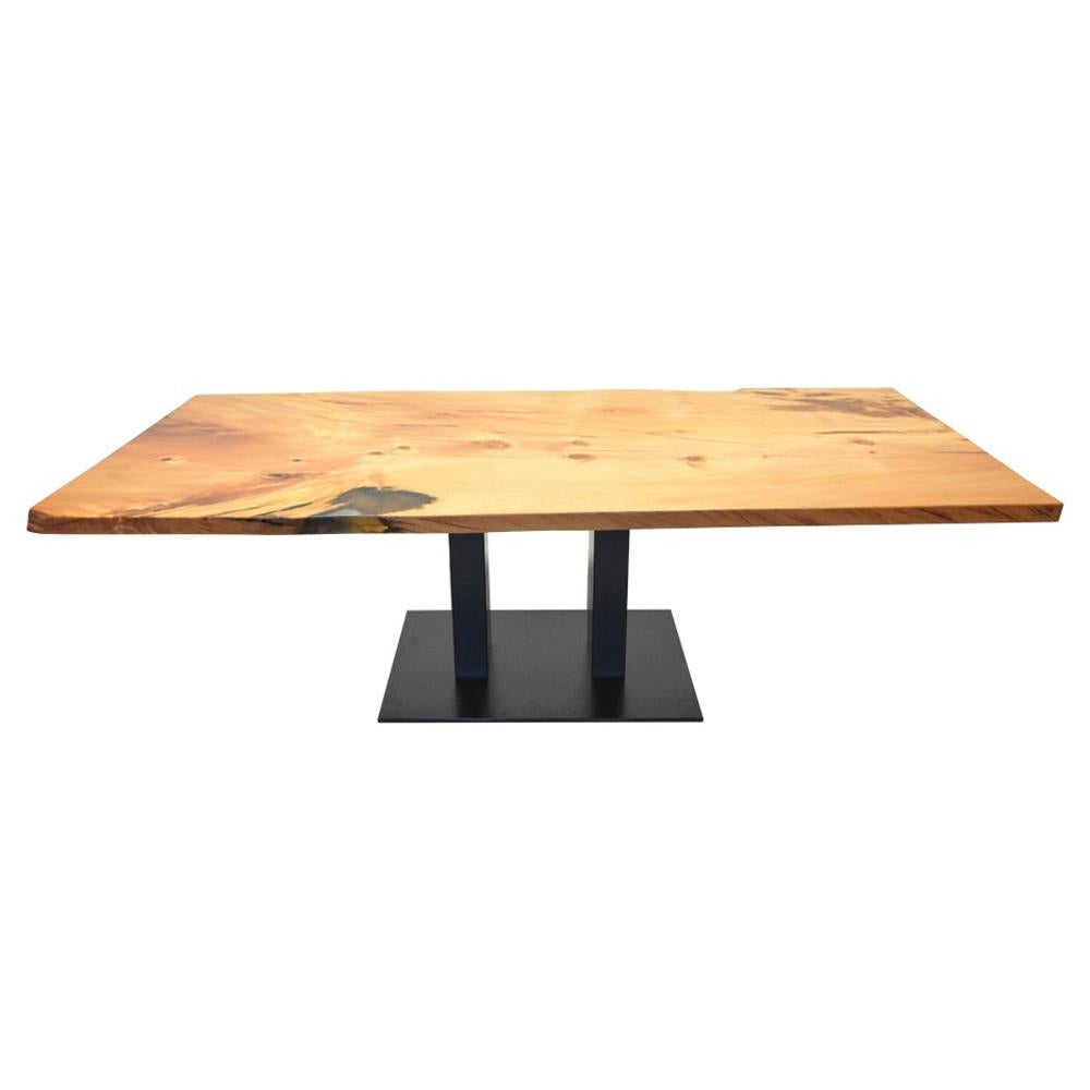 Dinning table Kauri wood with resin with solid Kauri
wood top with mix of light and wood knots and with
light patterns. With high technology resin part on one 
side of the top. With precatalyzed matt varnish finish. 
Steel threaded wood inserts
