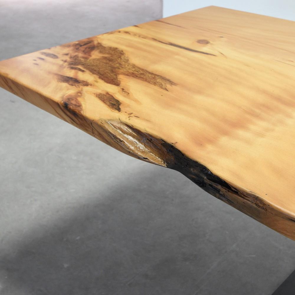 Kauri Wood with Resin Dinning Table In New Condition In Paris, FR