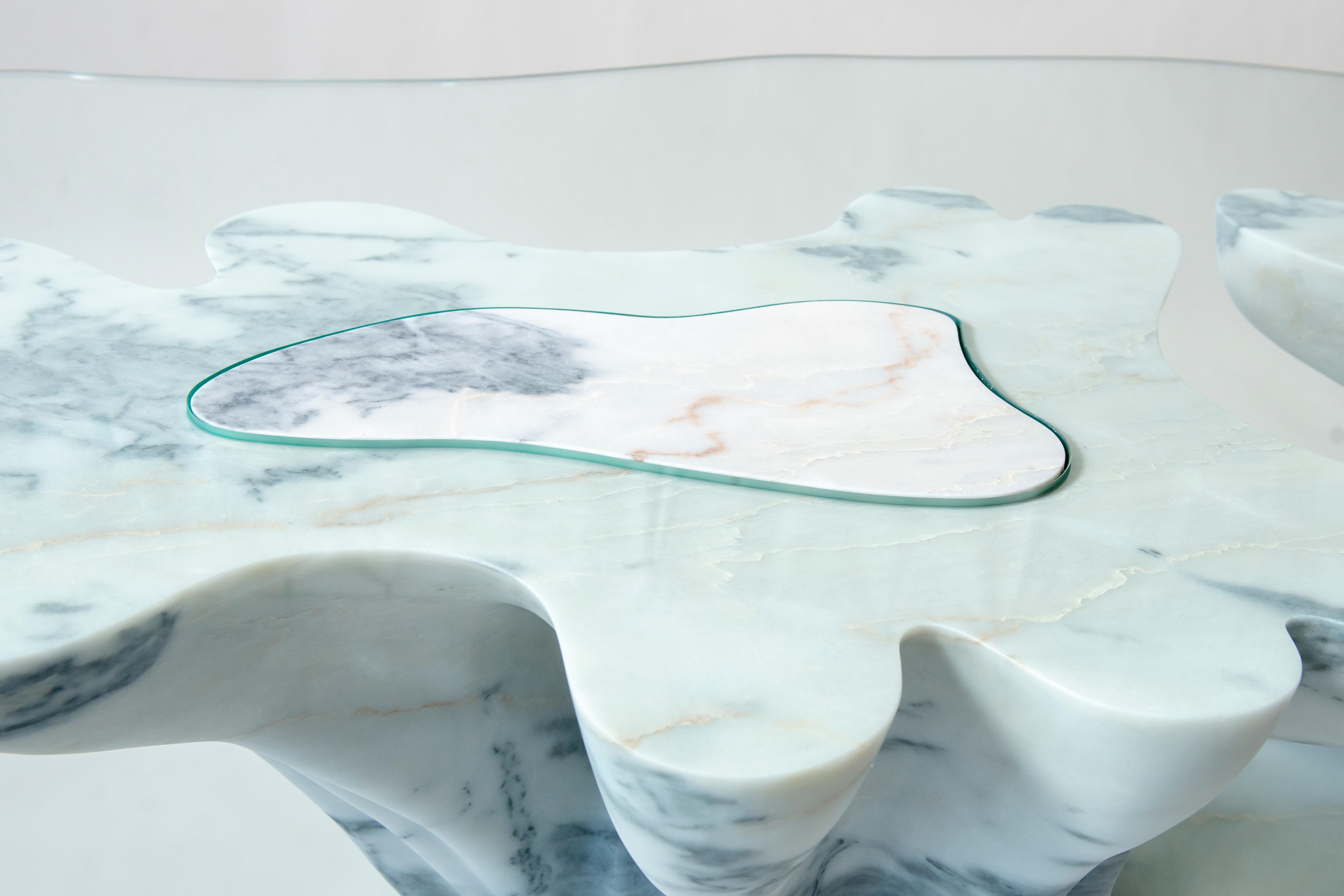 Kavachi Dining Table in White Marble & Glass by MANTA Handmade Stone Design In New Condition For Sale In Geneve, CH