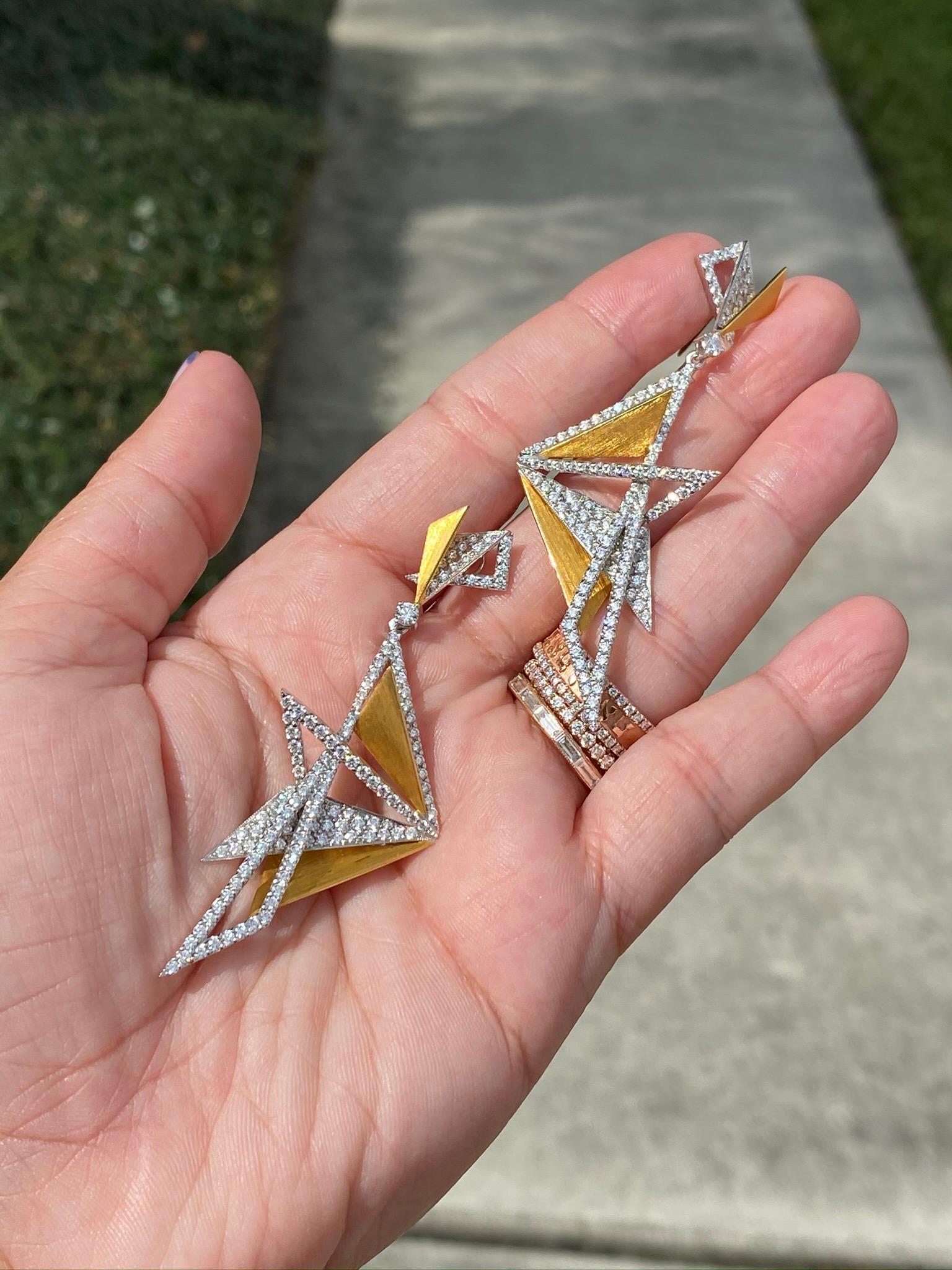 Round Cut Kavant & Sharart 18k Yellow Gold Diamond Origami Aura Earrings For Sale