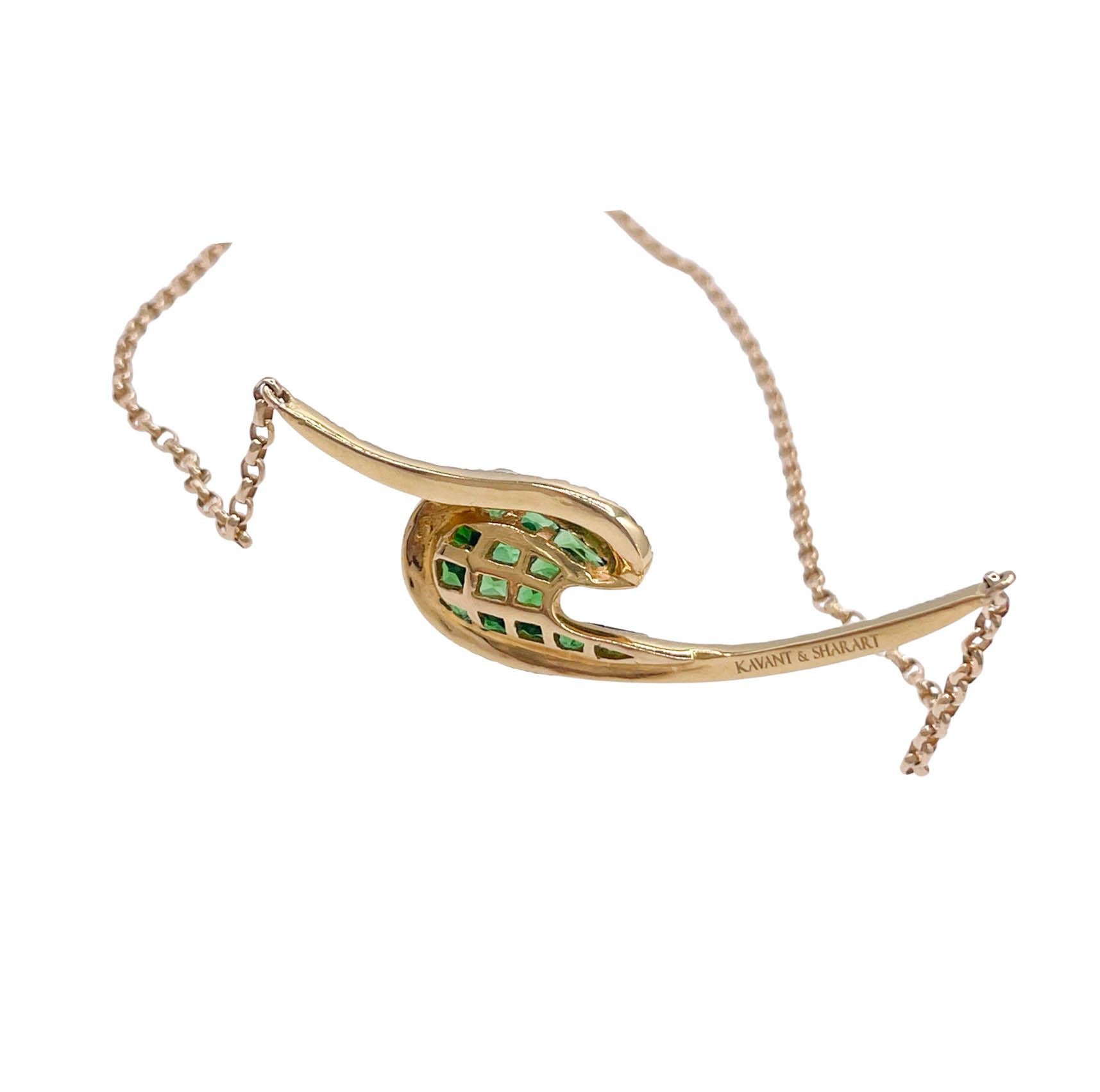 Women's Kavant & Sharart 18k Yellow Gold Tsavorite Talay Wave Necklace For Sale