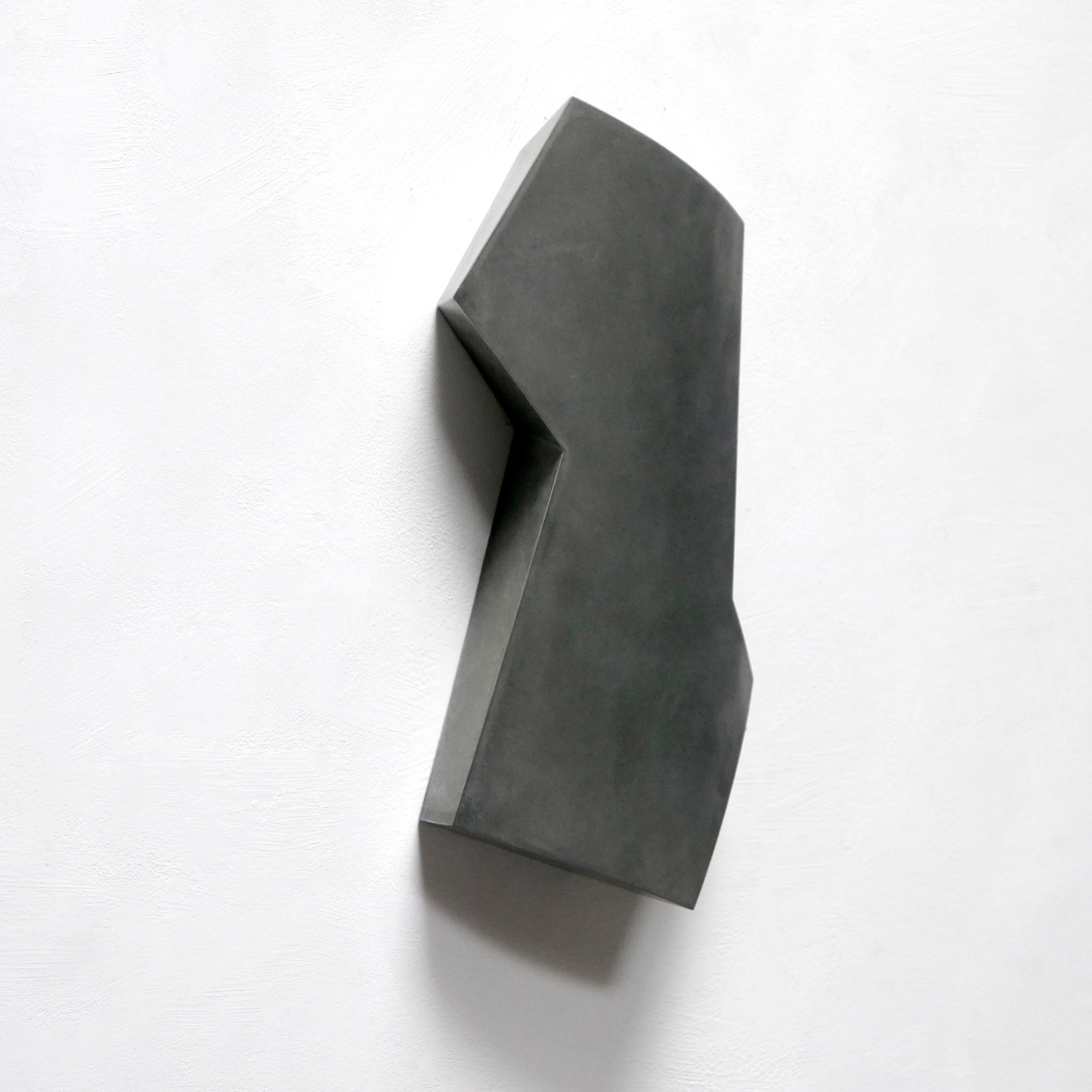 Simon Oud (b.1958, NL) creates sculptures which are mainly constructed from zinc, sometimes combined with brass elements. Oud is not a sculptor, as he does not cut into a mass. He does not start with a volume from which he takes parts away, but he