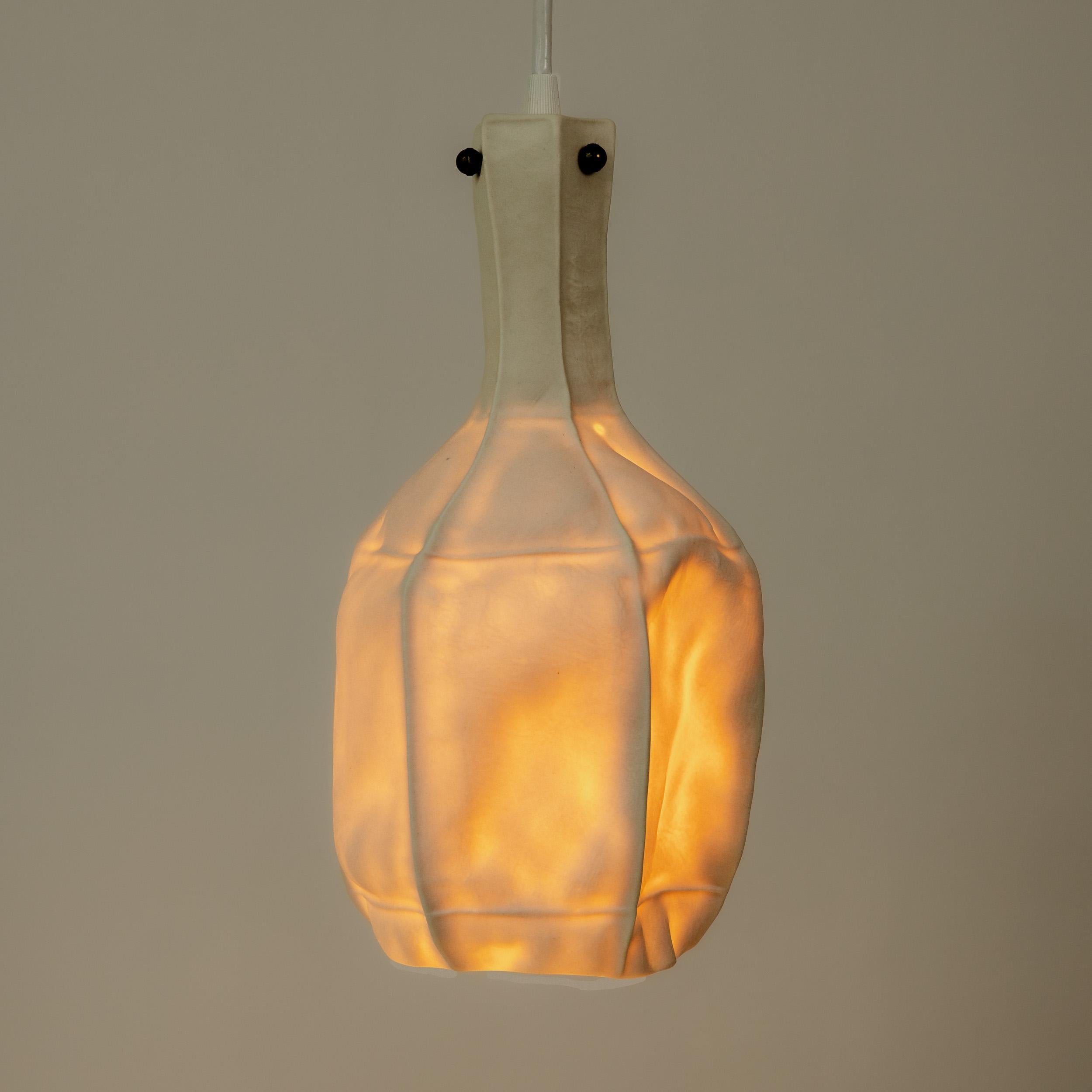 XXIe siècle et contemporain Lampe à suspension en porcelaine moulée en cuir de la série Kawa, céramique blanche translucide en vente