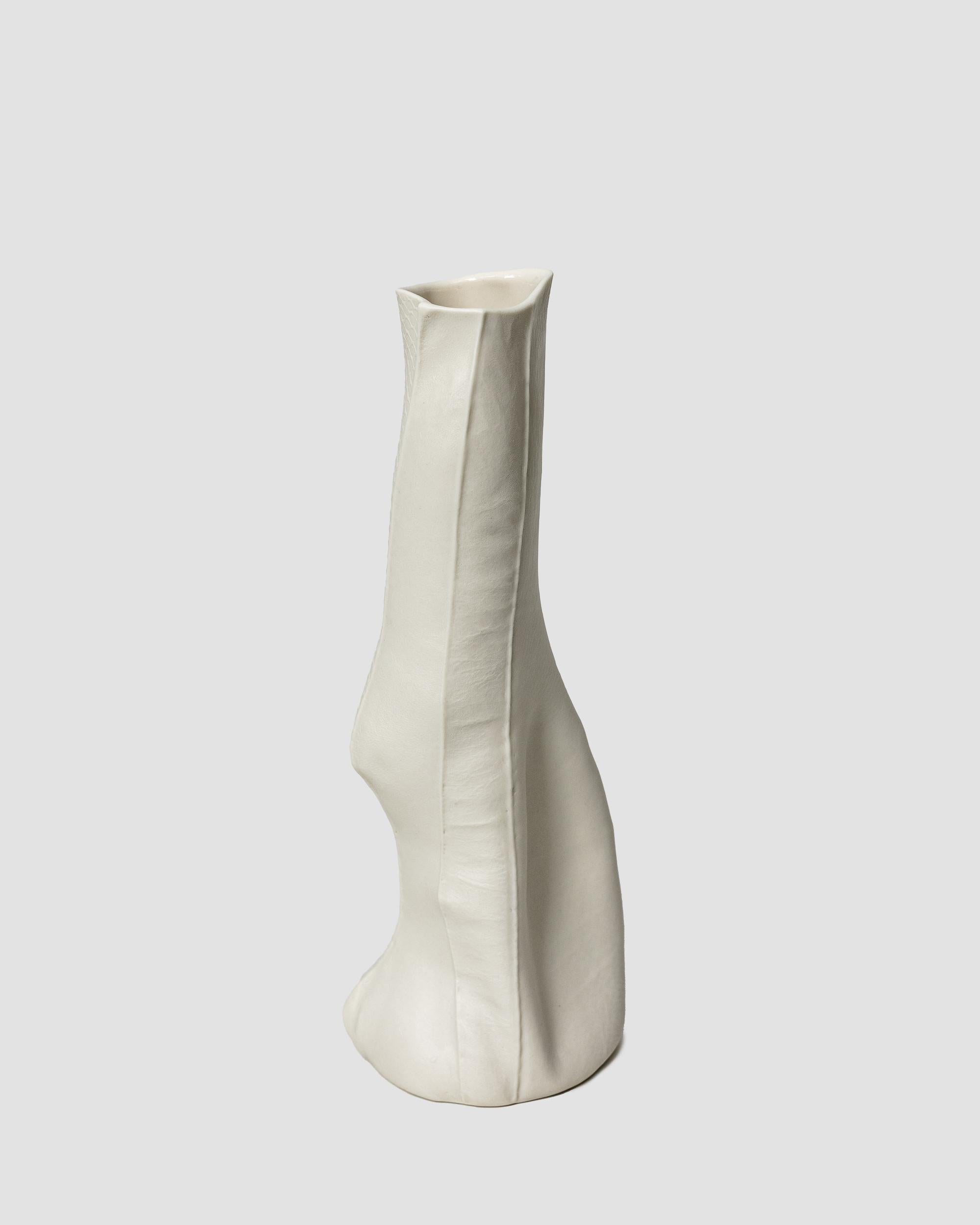 Kawa Vase 19 & 20, Paar weiße organische Keramikvasen, Porzellan, skulptural (Moderne) im Angebot