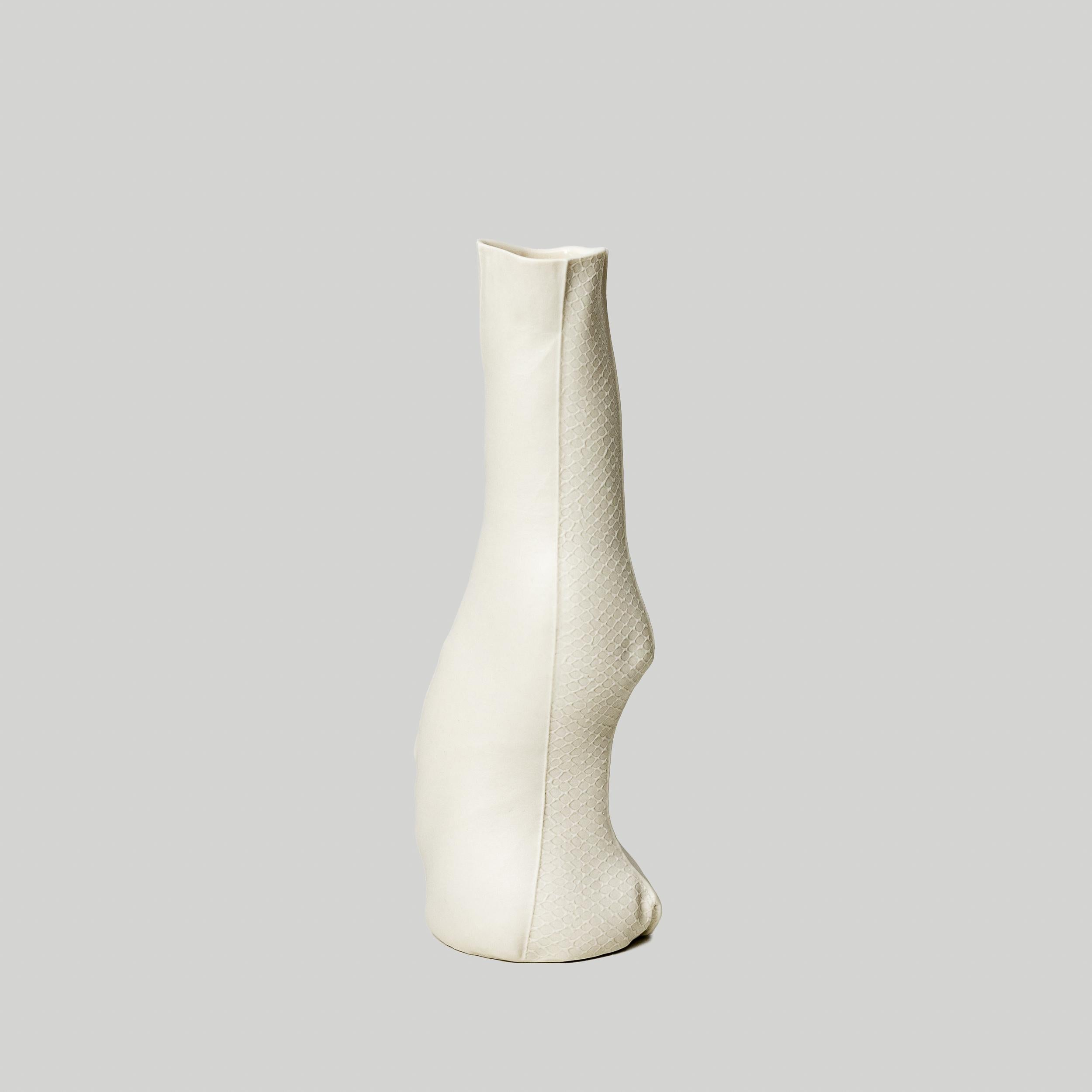 Kawa Vase 19 & 20, Paar weiße organische Keramikvasen, Porzellan, skulptural im Zustand „Neu“ im Angebot in Brooklyn, NY