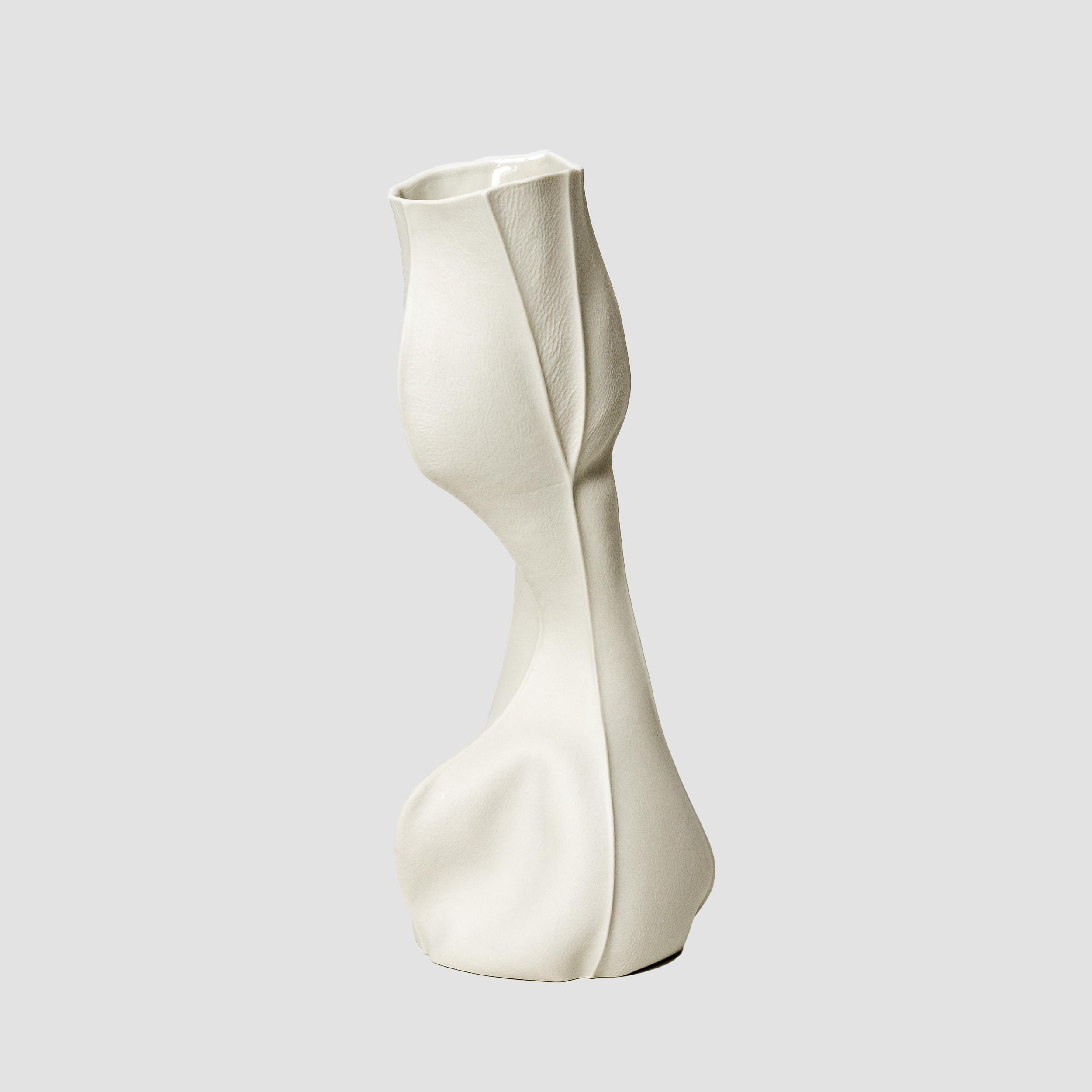 Kawa Vase 19 & 20, Paar weiße organische Keramikvasen, Porzellan, skulptural (21. Jahrhundert und zeitgenössisch) im Angebot