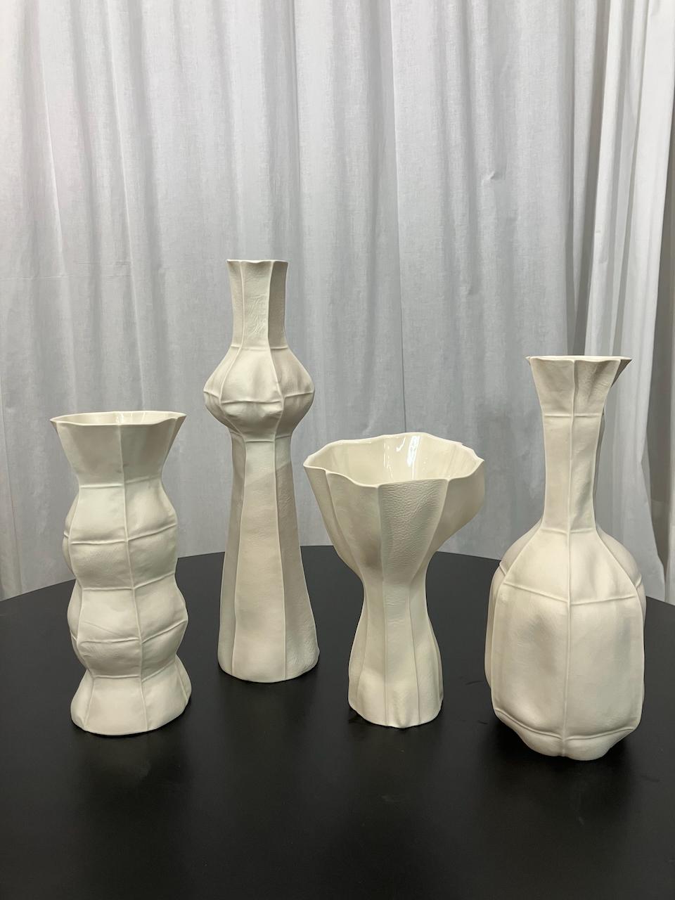 Moderne Vases Whiting, lot de 4, Vase en céramique sculpturale blanche, porcelaine, organique en vente