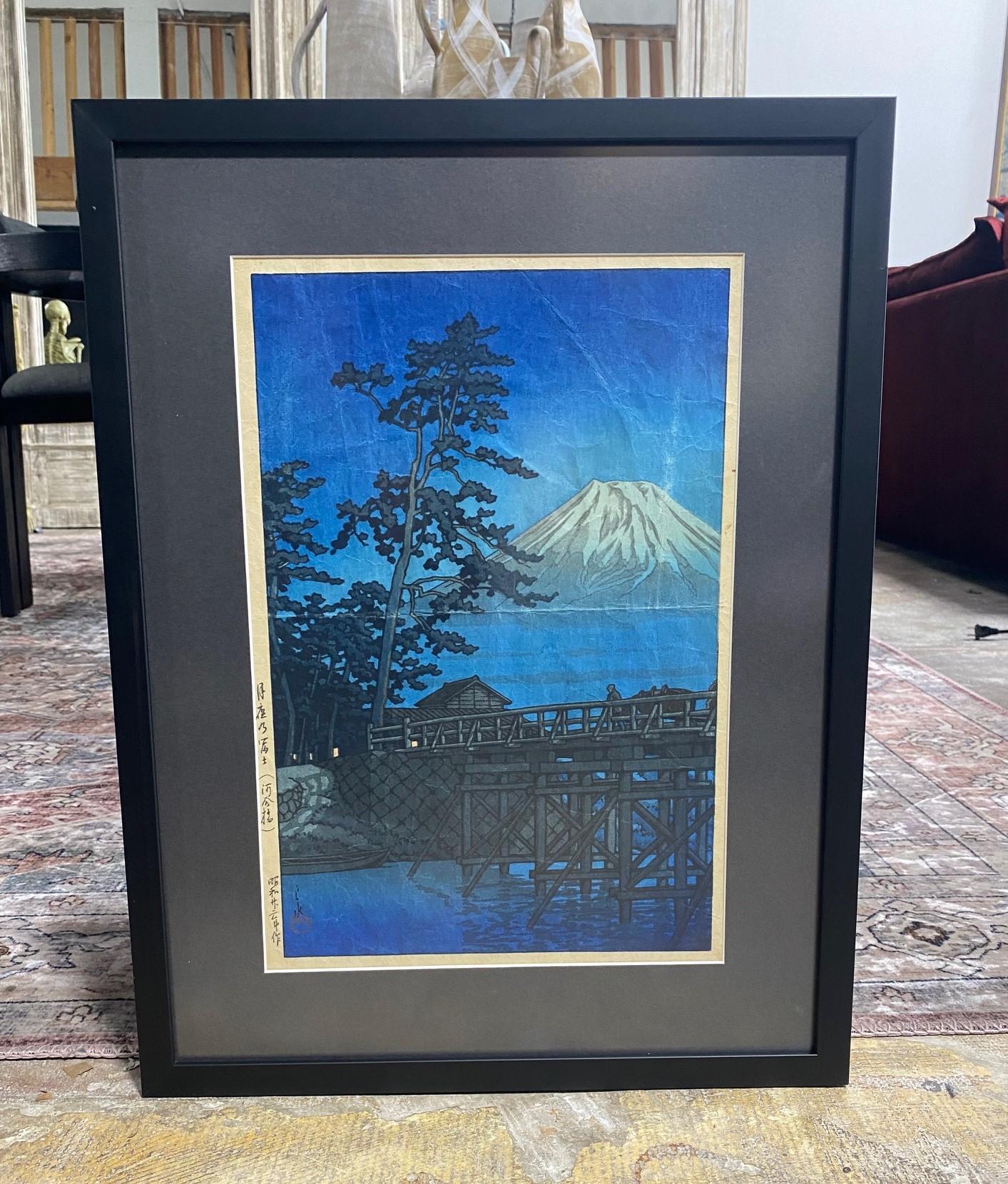 Ein wunderschöner und reichhaltiger Farbholzschnitt des berühmten japanischen Künstlers Kawase Hasui. Dieser Druck mit dem Titel 