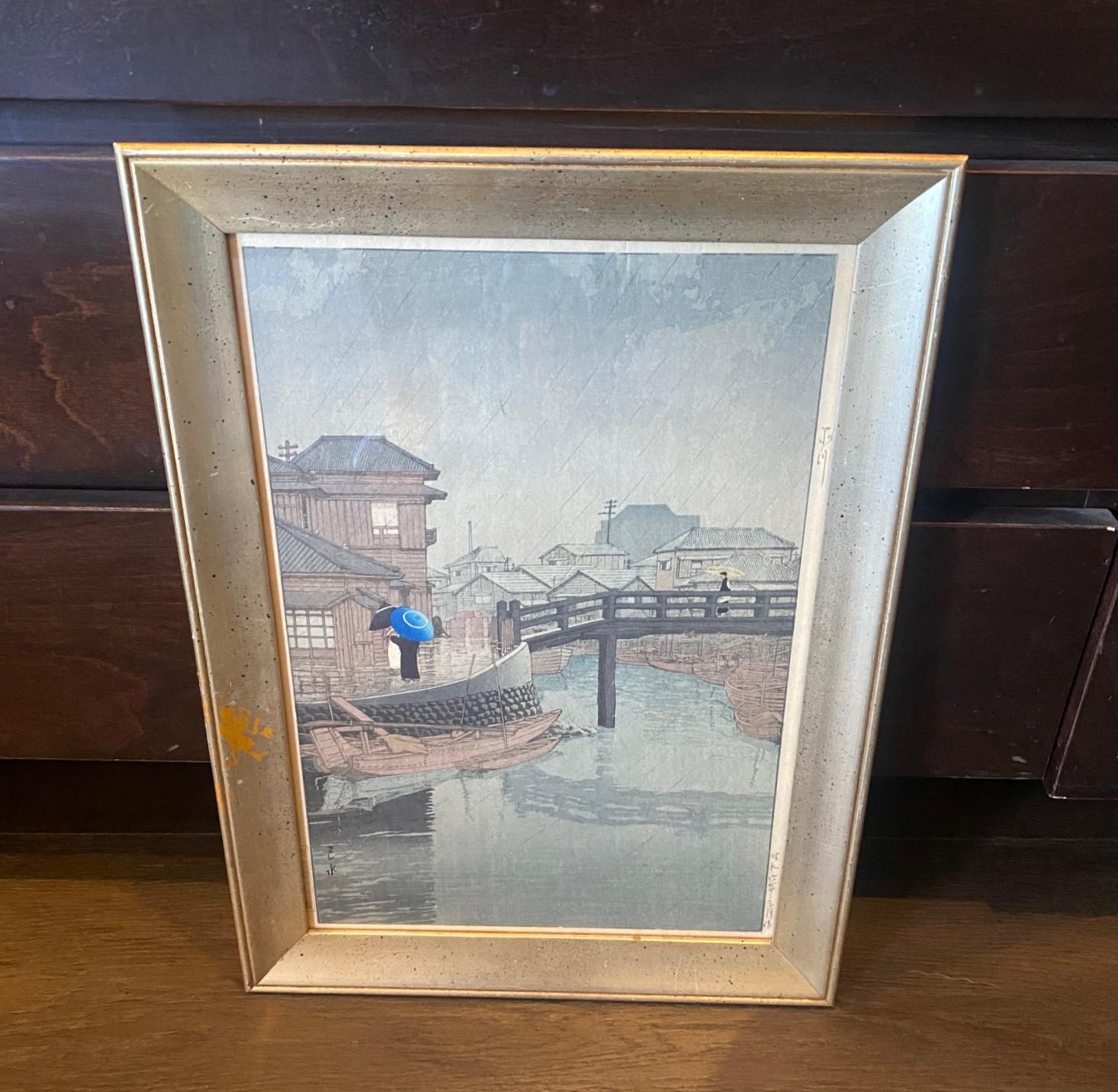 Une magnifique gravure sur bois merveilleusement colorée du célèbre artiste japonais et maître graveur de Shin-Hanga Kawase Hasui. Cette estampe, intitulée 