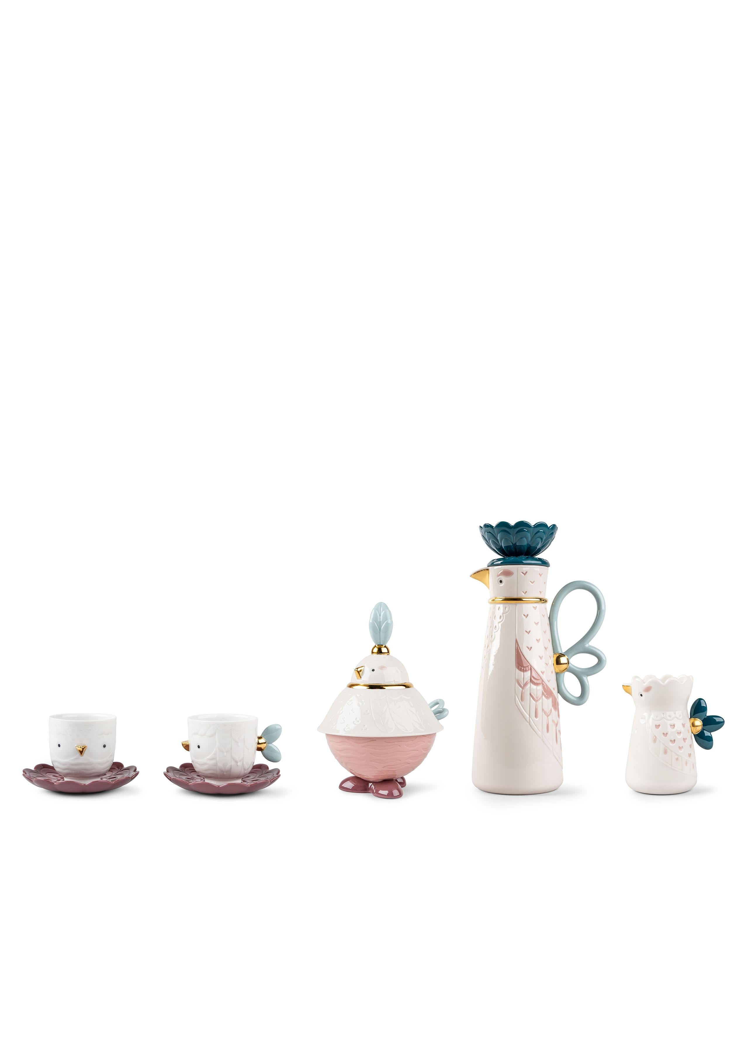 The Kawki collection is composed of an imaginative, fun and tender coffee set created for Lladró by Polish designer Aleksandra Zeromska. Inspired by Slavic folklore and the author's love of birds, the name of the collection refers to a Polish word
