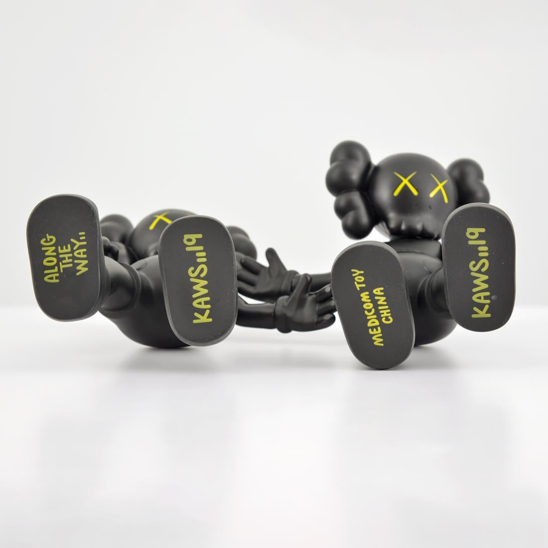 XXI secolo e contemporaneo KAWS ALONG THE WAY, scultura artistica giocattolo 2019 in vendita