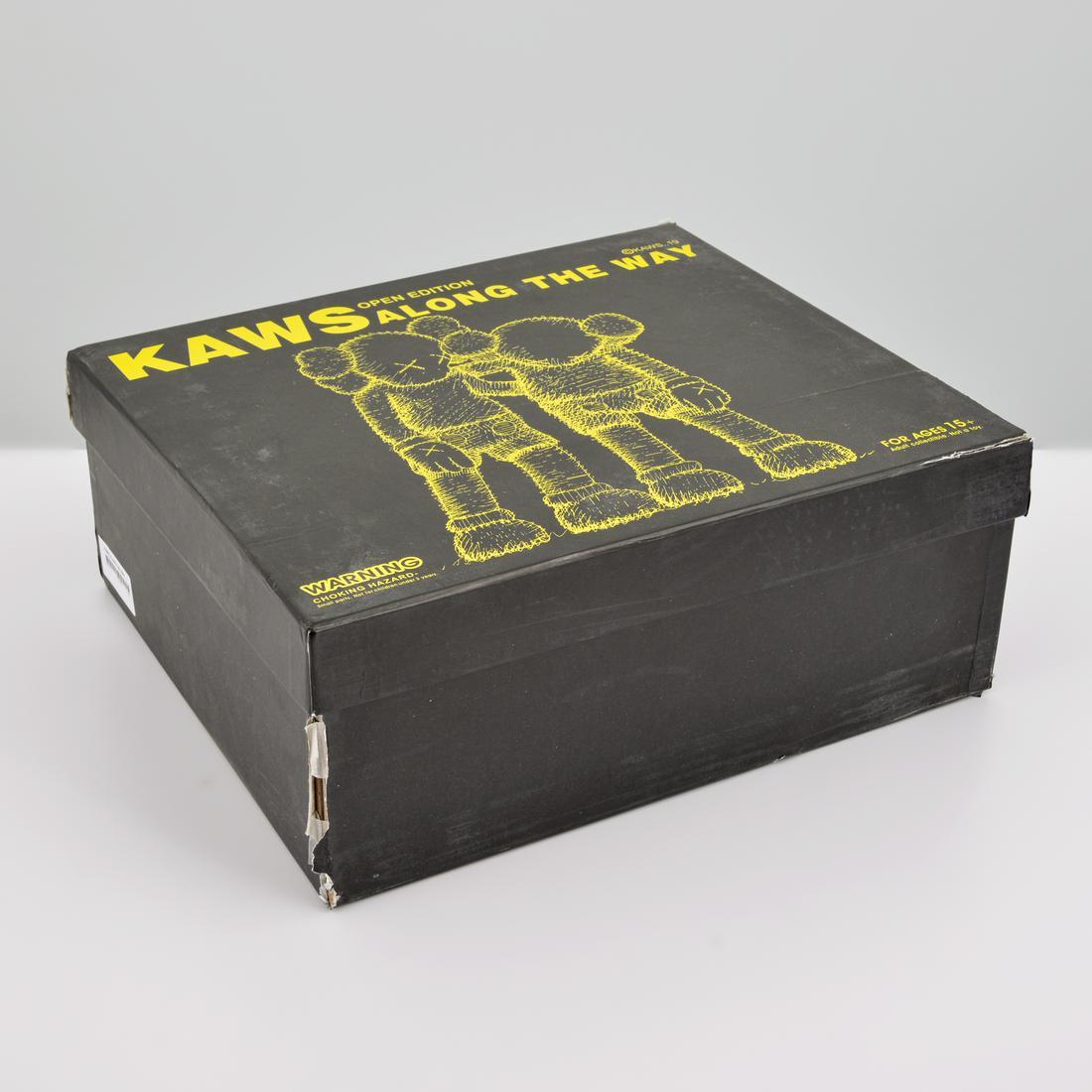 KAWS ALONG THE WAY, scultura artistica giocattolo 2019 in vendita 1