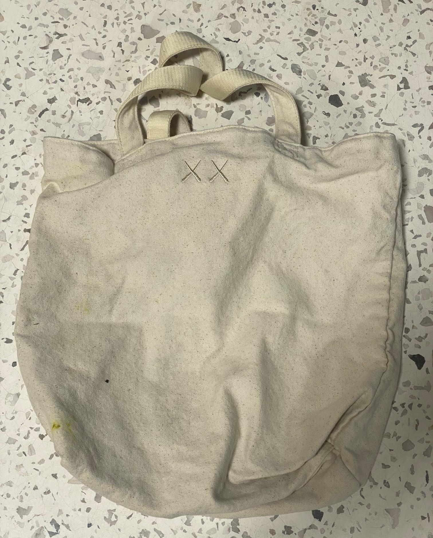 KAWS Brian Donnelly Rare signé Natural Canvas Uniqlo X Fourre-tout Shopping Bag Gone en vente 6