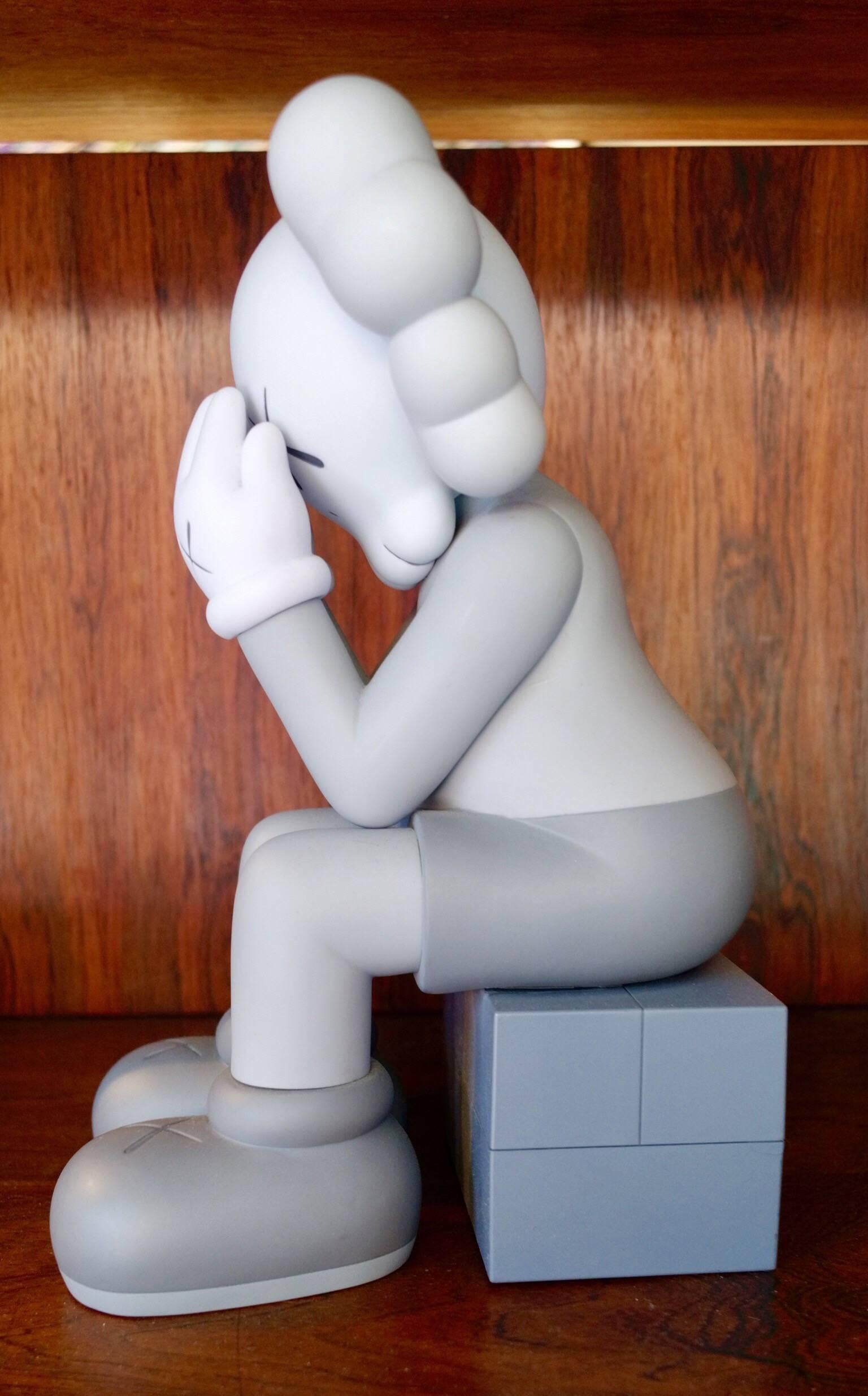 Kaws, passing through companion, 2013.
Grey.
Painted cast vinyl.
In its original packaging / box.
Produced and manufactured Medicom Toy, China.