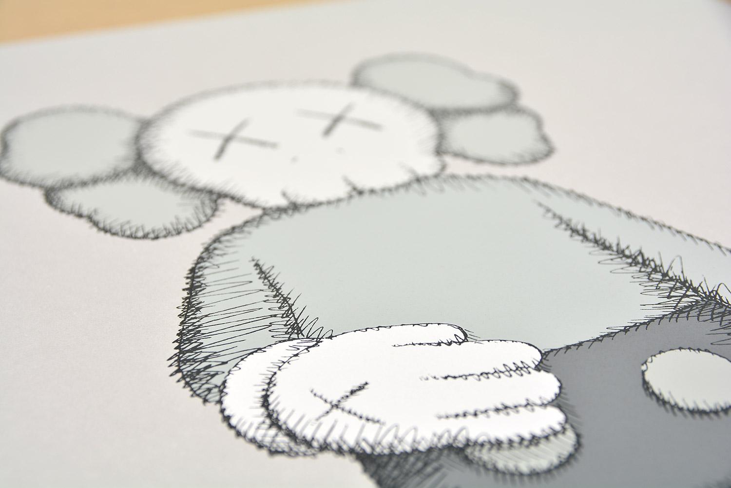 KAWS - SHARE
Date of creation: 2022
Medium: Screen print on Stonehenge gray paper
Edition number: 118/500
Size: 50.8 x 40.6 cm
Condition: In mint conditions, brand new and never framed
Observations: Screen print on Stonehenge gray paper hand signed,