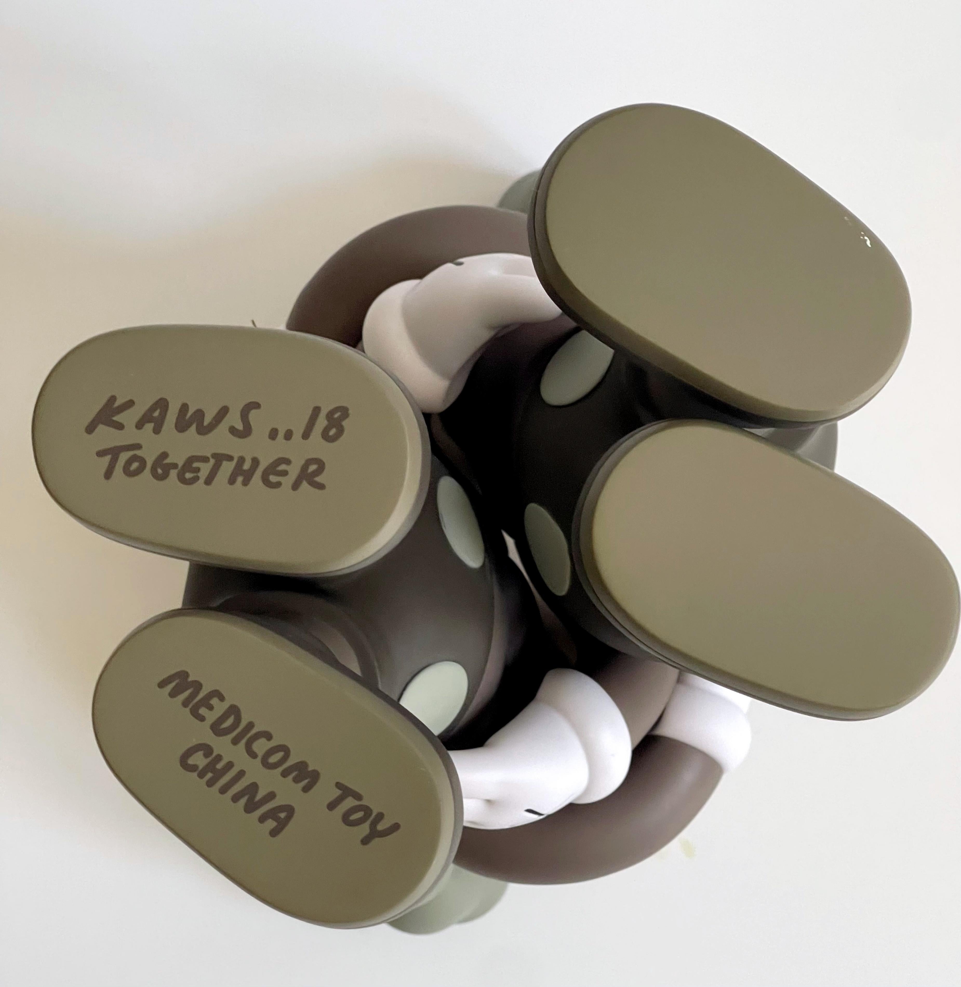 KAWS Together Companion (Marrón) - nuevo en su embalaje original con holograma en venta 6