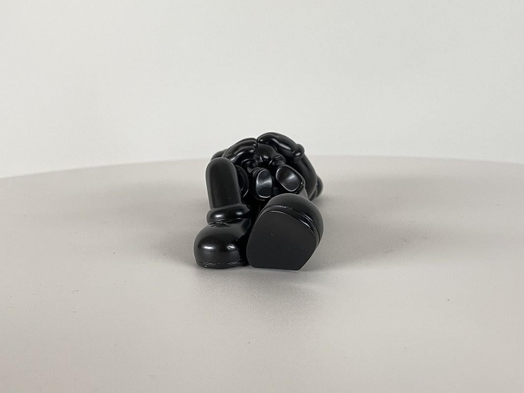 Bronze - Good Morning, 2022. Édition limitée à 250 exemplaires ; sculpture en bronze de KAWS. en vente 3