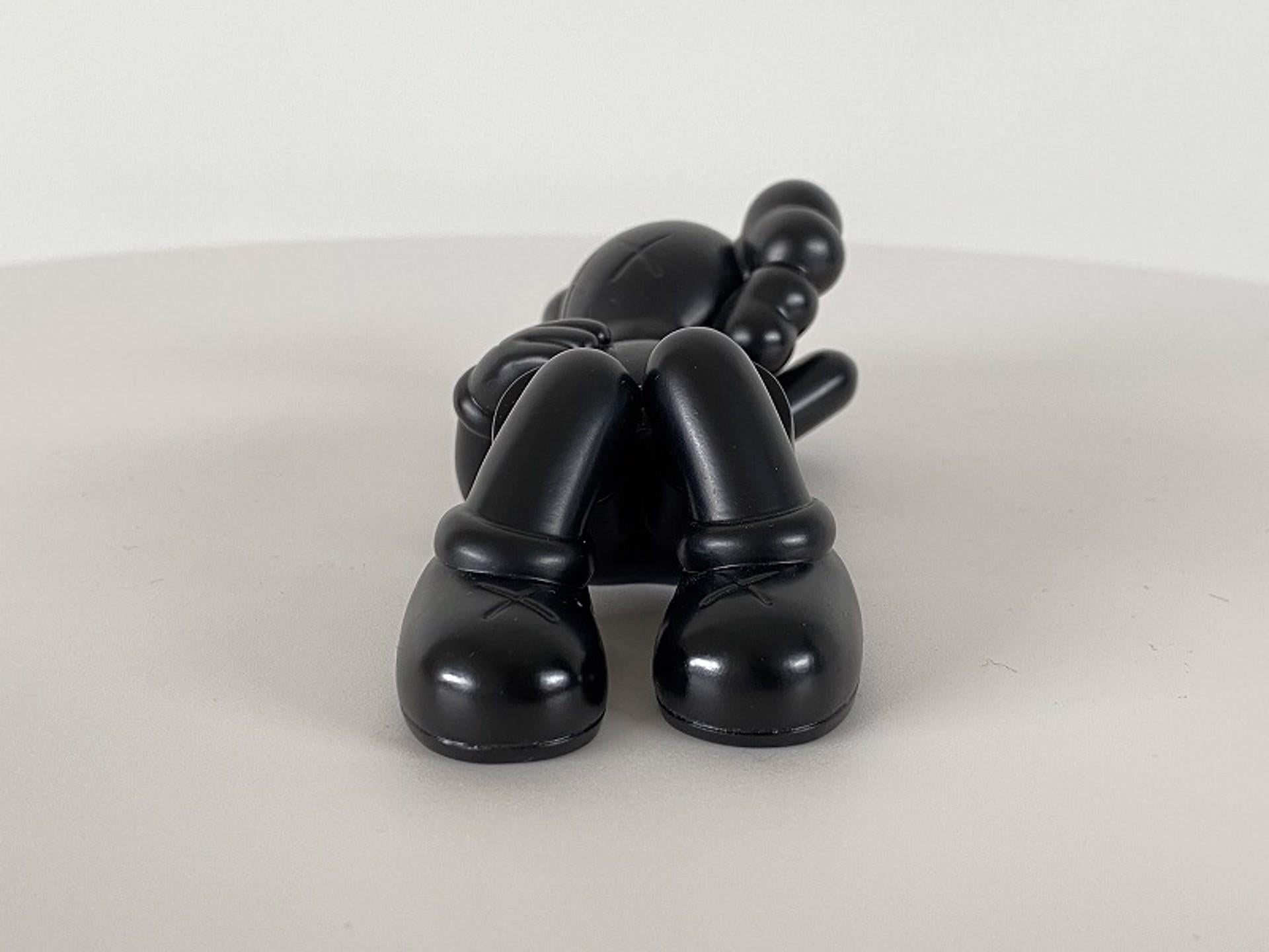 Bronce - Aquí Hoy, 2022, Edición Limitada de 250 firmada y numerada por KAWS en venta 1