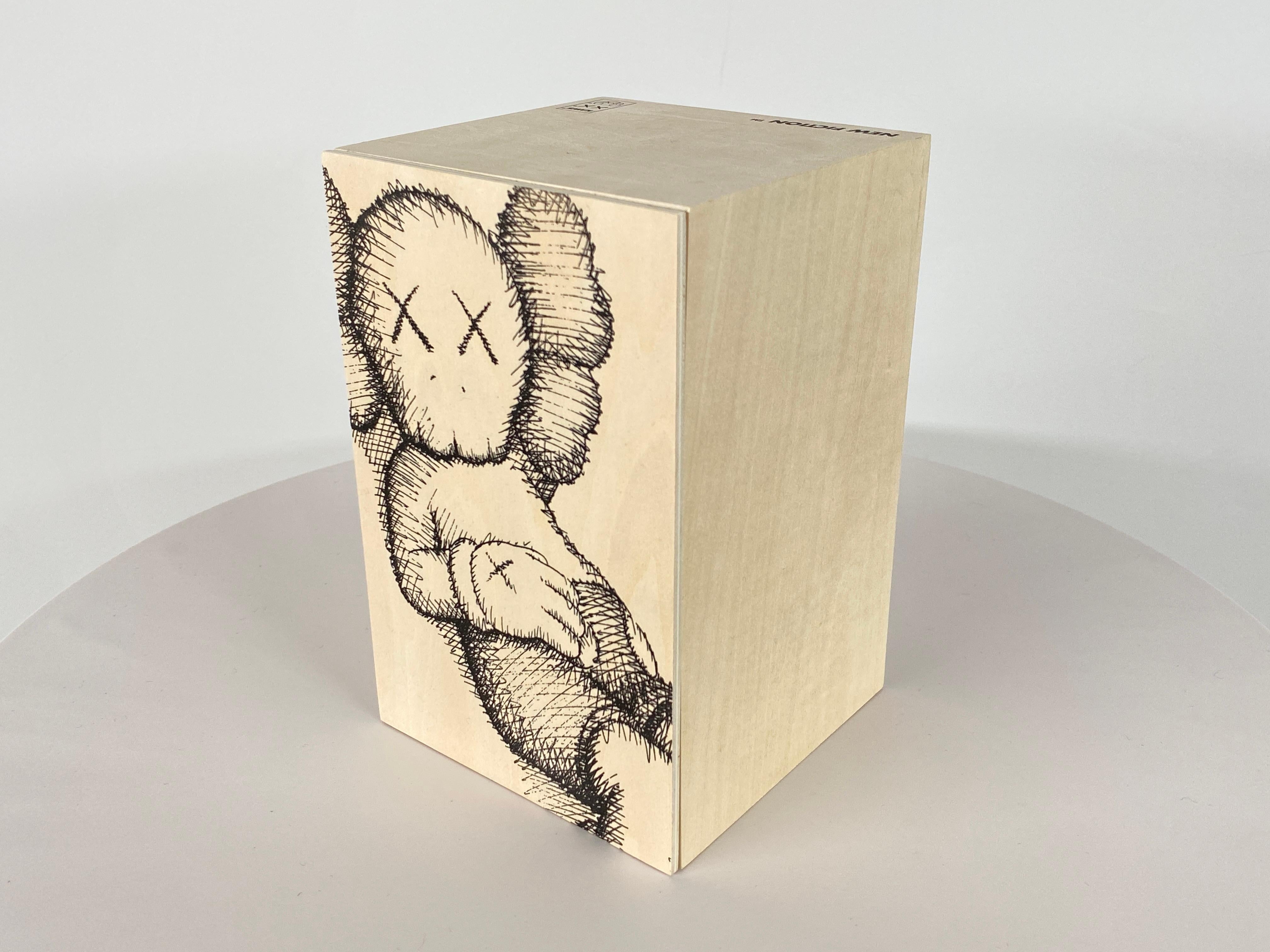 Bronce - Aquí Hoy, 2022, Edición Limitada de 250 firmada y numerada por KAWS en venta 7