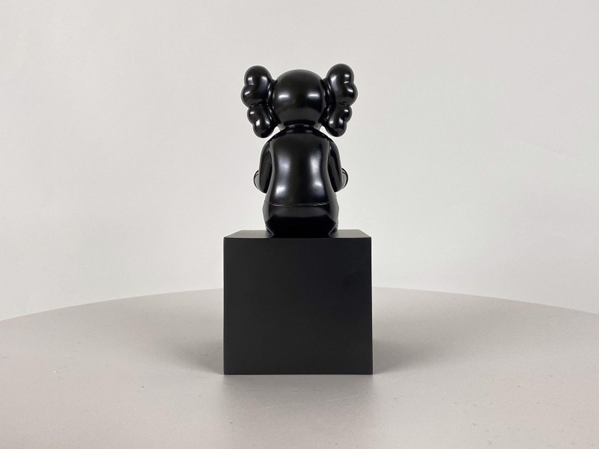Bronze - Watching, 2022 Bronze Sculpture by KAWS Limited Edition of 250 For Sale 2