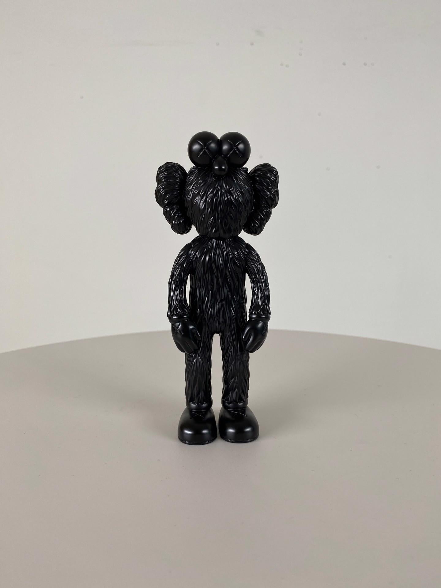 Ensemble de 12 figurines en bronze, 2022 - Expressionnisme abstrait Sculpture par KAWS