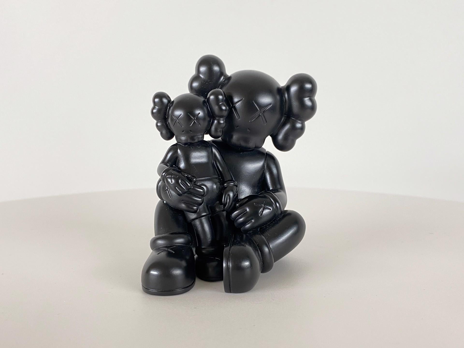 KAWS 
Ensemble de 12 figurines en bronze, 2022
L'ensemble complet de 12 sculptures en bronze avec son coffret d'origine
Signature incisée, date et numéro sur le fond, signé sur le certificat (chacun)
Dimensions variées : 9,5 x 7,8 x 7,5 cm  - 15.6 x