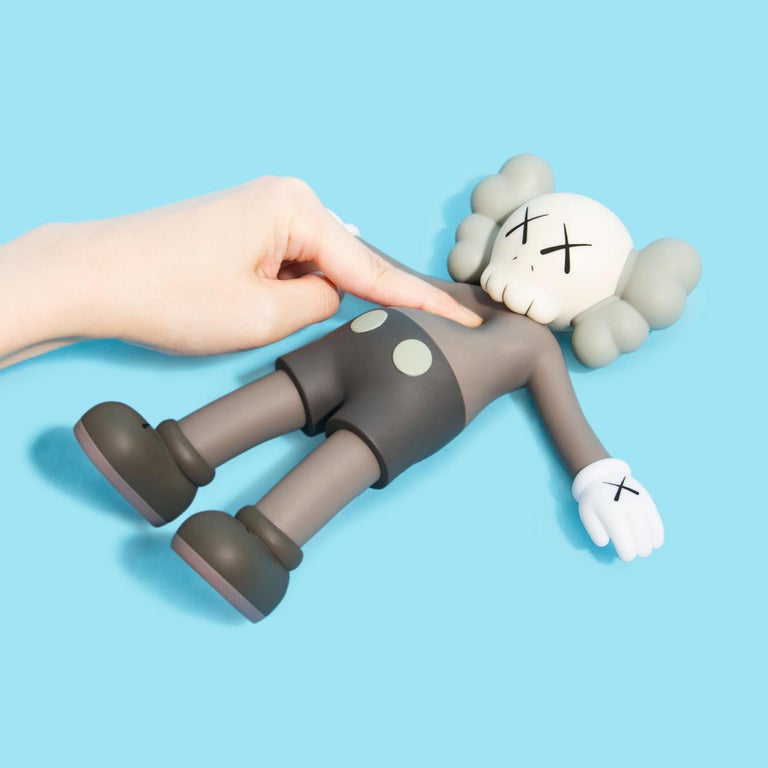 HOLIDAY FLOATING COMPANION - Contemporary Sculpture by KAWS