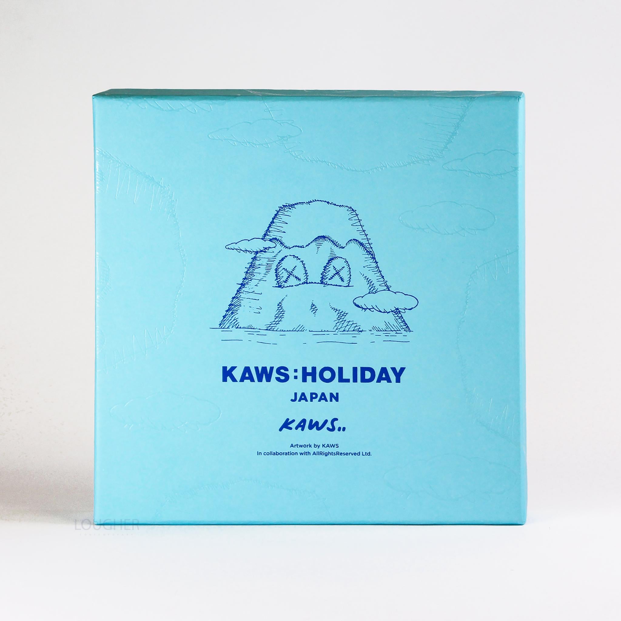Plush bleu et rose Holiday Japan 8 Mount Fuji (Set of Two) - Gris Figurative Sculpture par KAWS