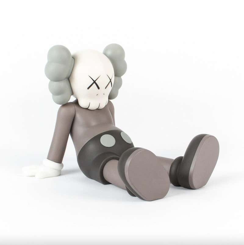 KAWS - KAWS: Clean Slate (Grey) - Design Vinyl Sculpture. Modern, Pop ...