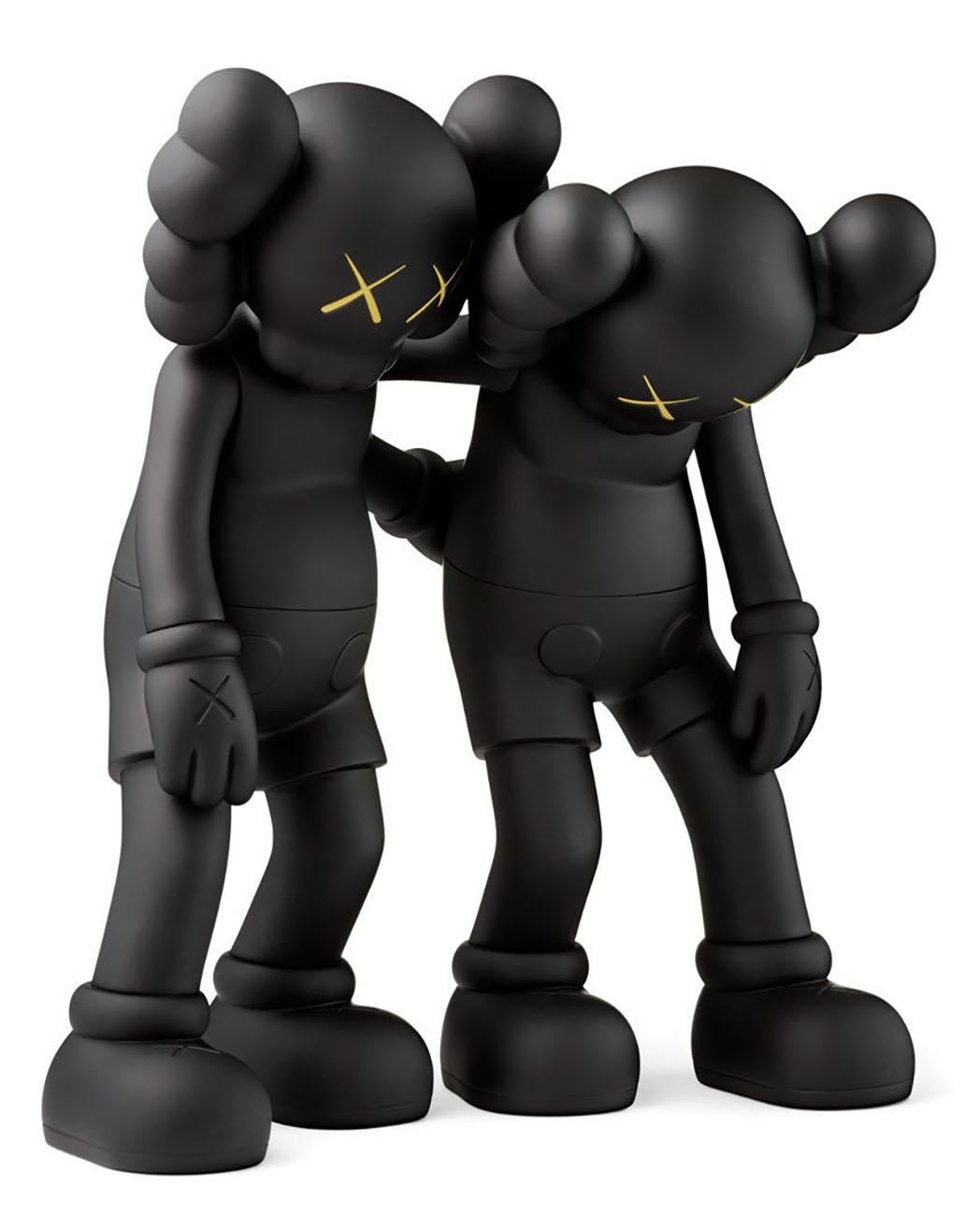 Le compagnon noir de KAWS Along The Way. Neuf et non ouvert dans son emballage d'origine. La figurine KAWS Along The Way est une reproduction de la sculpture en bois de 18 pieds réalisée par l'artiste en 2013 et exposée à la galerie Mary Boone à New