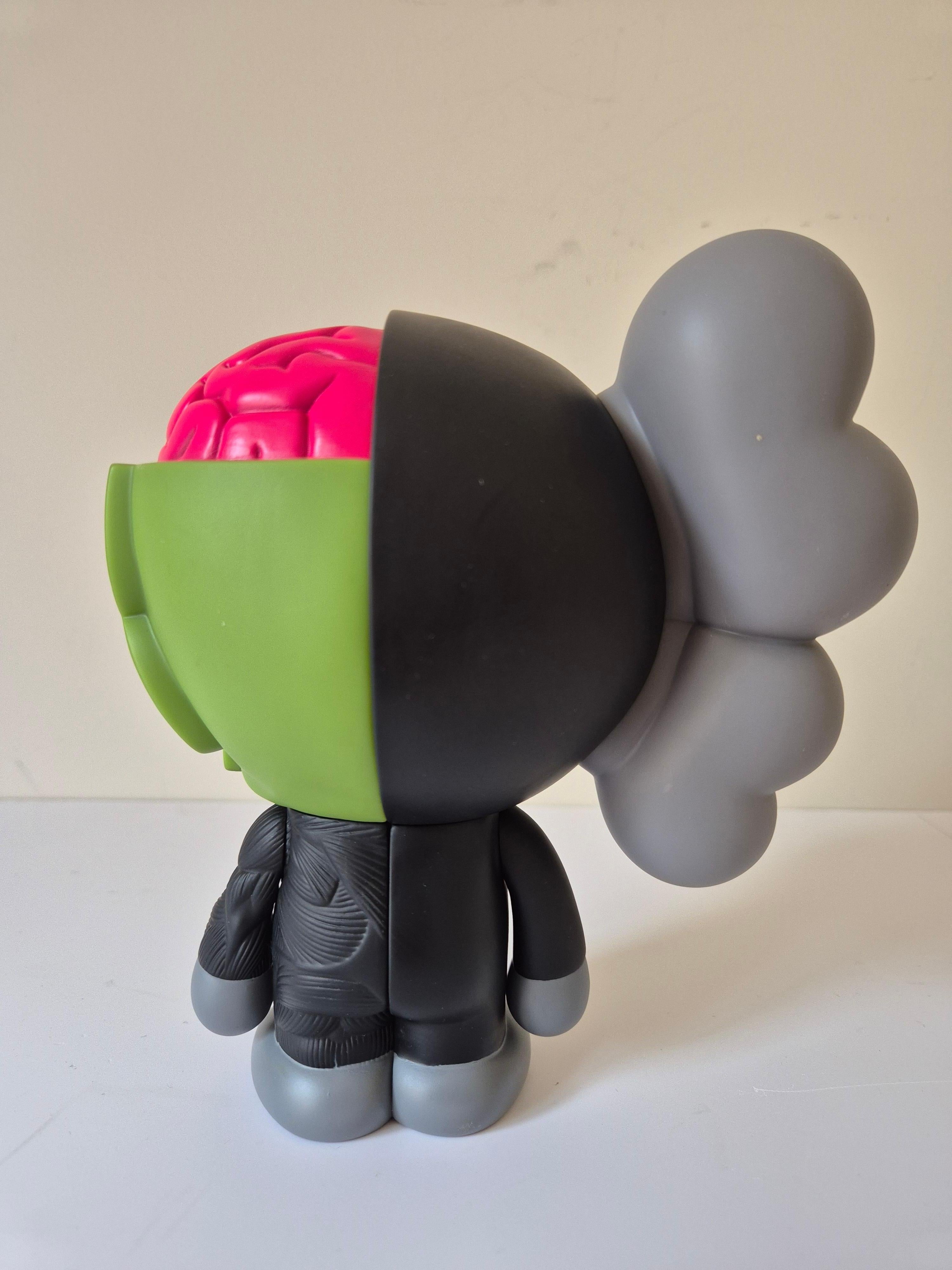 KAWS BAPE Milo disséqué (Noir) en vente 2