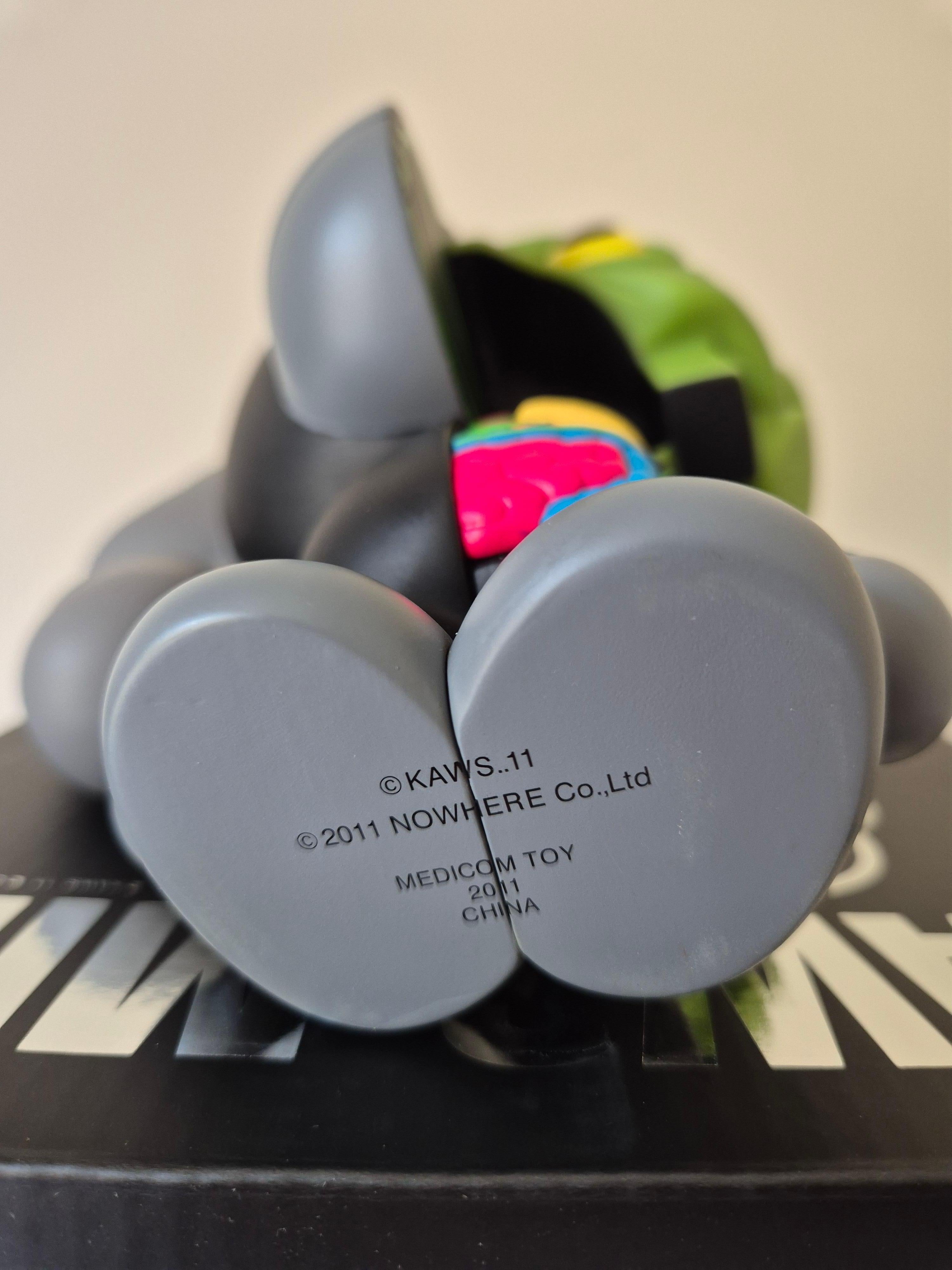 KAWS BAPE Milo disséqué (Noir) en vente 3