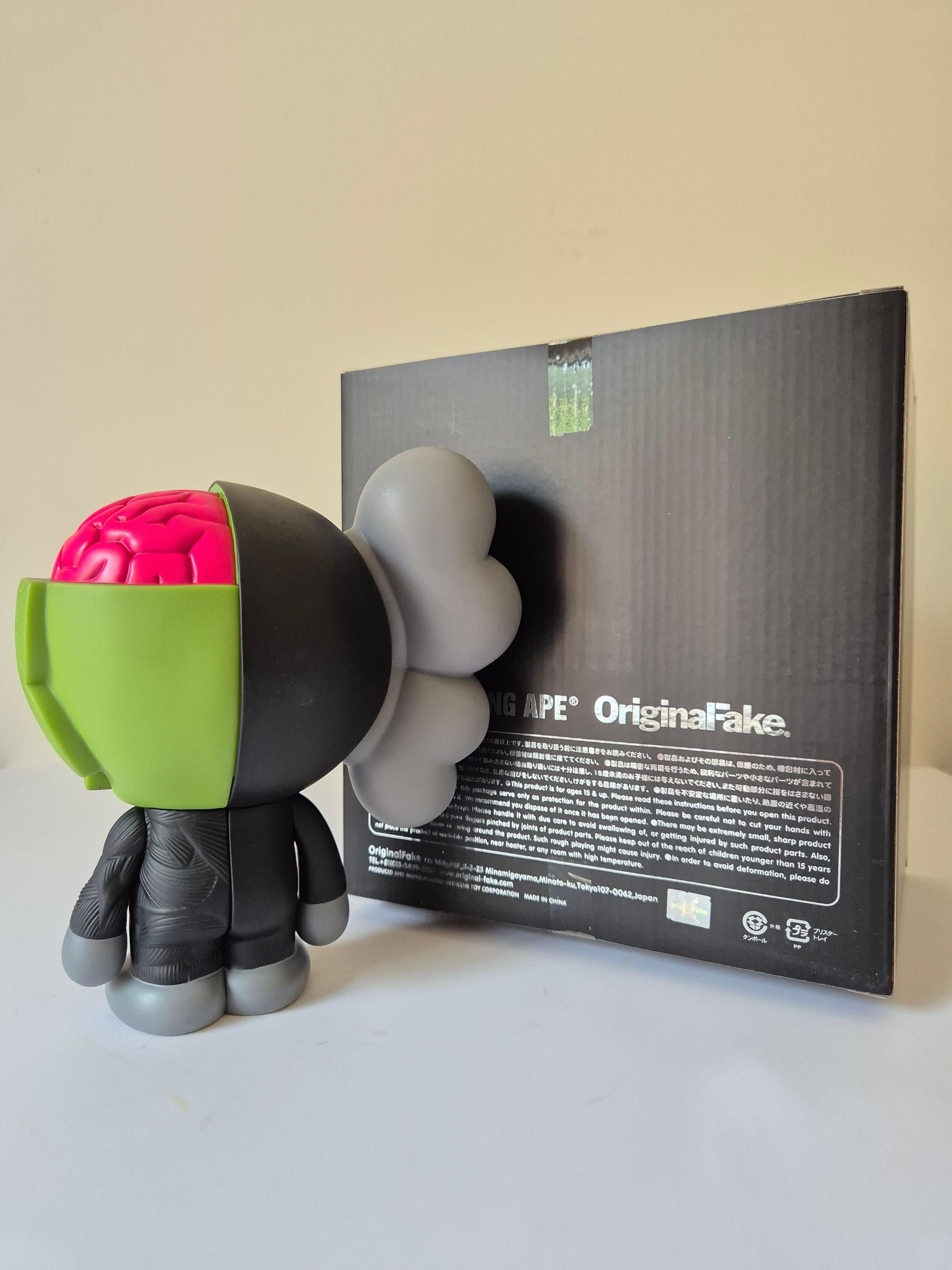 KAWS BAPE Milo disséqué (Noir) en vente 5