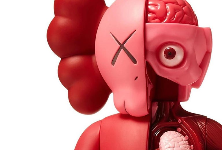 KAWS Blush Companion là một trong những phiên bản đáng yêu nhất của KAWS. Với màu hồng pastel trên lông thú nhân tạo, điểm xuyết thêm chiếc mũi đỏ đặc trưng của KAWS, cùng với vẻ mặt biểu cảm đáng yêu, chúng sẽ khiến bạn cảm thấy thích thú và muốn tìm hiểu thêm về tác giả.