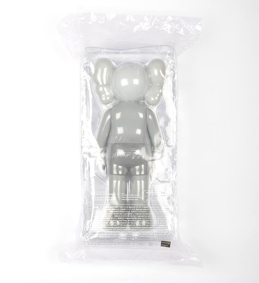 Companion (Grey)
Date of creation: 2016
Medium: Sculpture
Media: Vinyl
Edition: Open
Size: 28 x 12.7 x 7.5 cm
Observations:
Vinyl sculpture published in 2016 by KAWS/ORIGINALFAKE & Medicom Toys. Sent inside its original box.