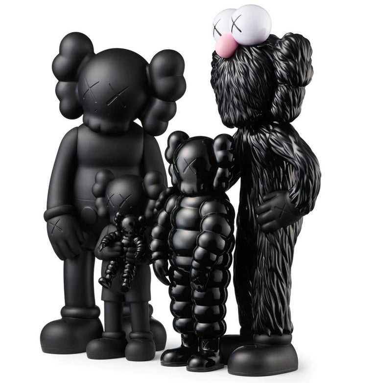 KAWS - FAMILY Figures - Black version - collectible Pop Art  For Sale 1