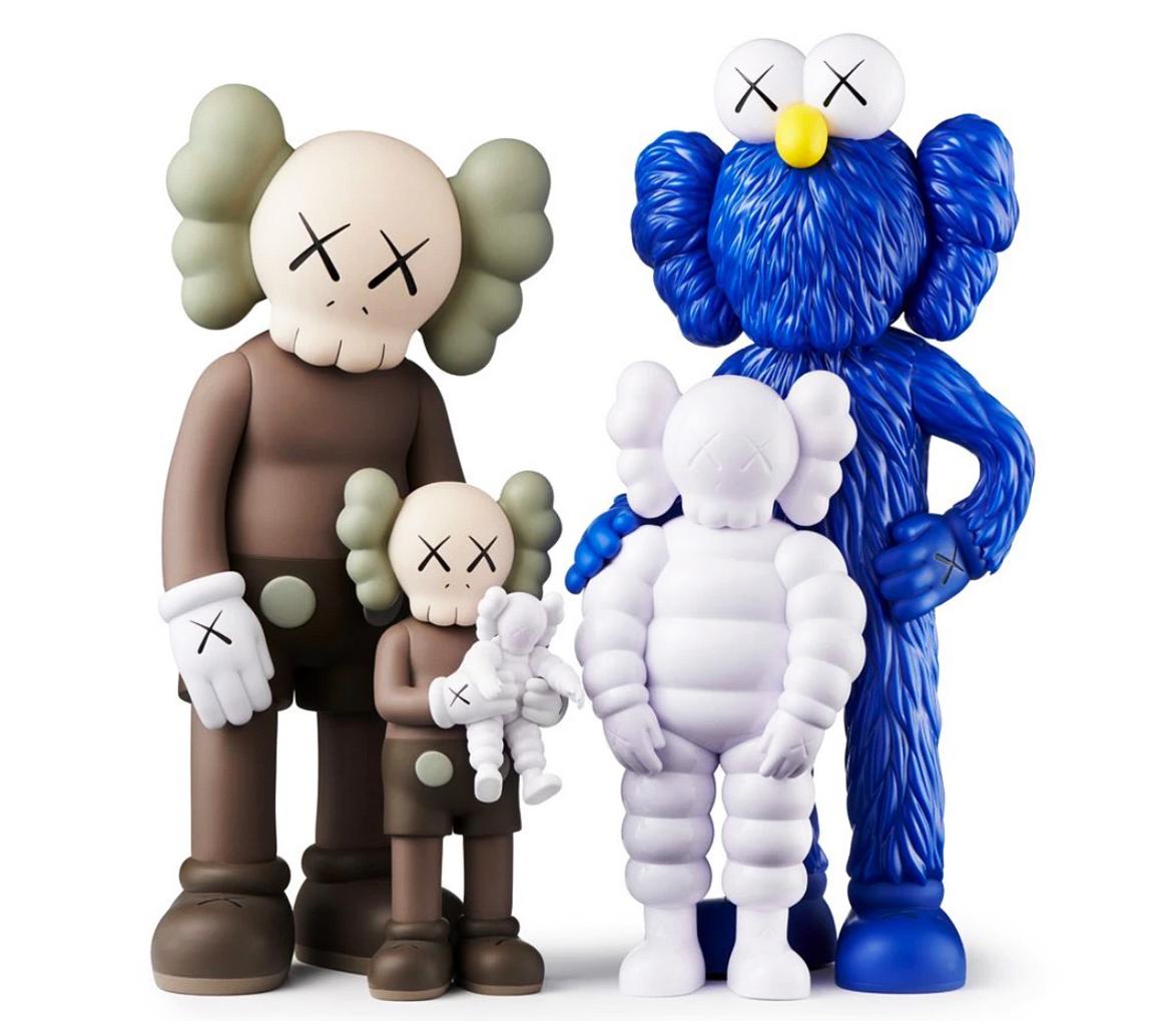 KAWS - Figurines FAMILIALES - Version brune
Neuf dans son emballage d'origine.
Médium : Vinyle et résine moulée

